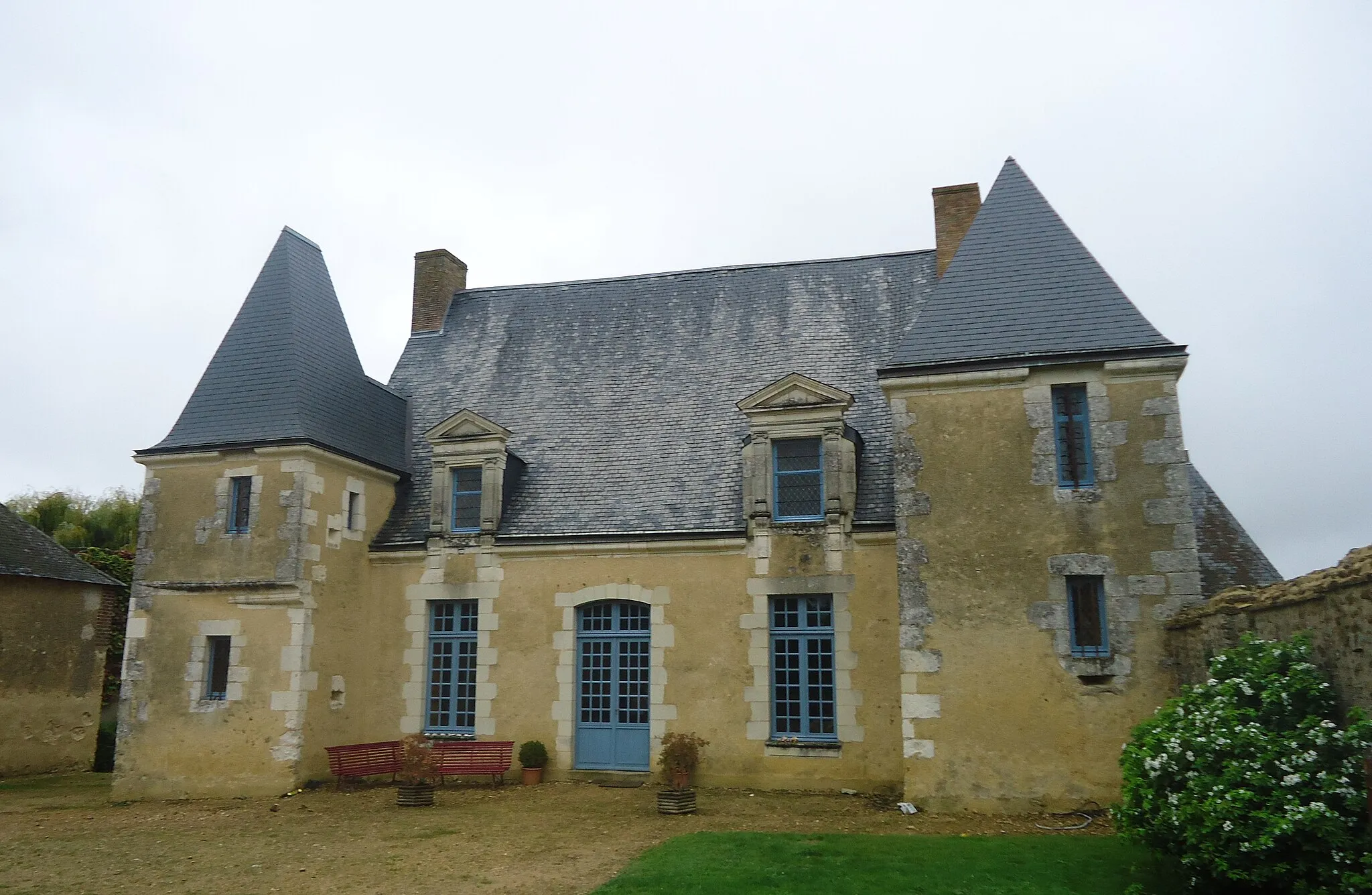 Photo showing: This building is inscrit au titre des monuments historiques de la France. It is indexed in the base Mérimée, a database of architectural heritage maintained by the French Ministry of Culture, under the reference PA00109680 .