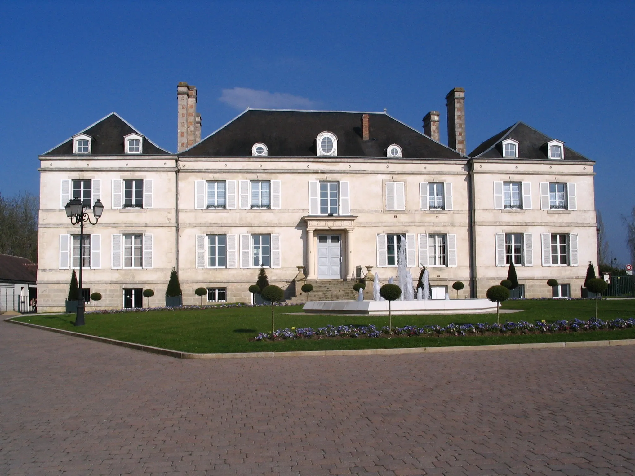 Photo showing: The castle of Le Chevain, Departement of Sarthe, France.