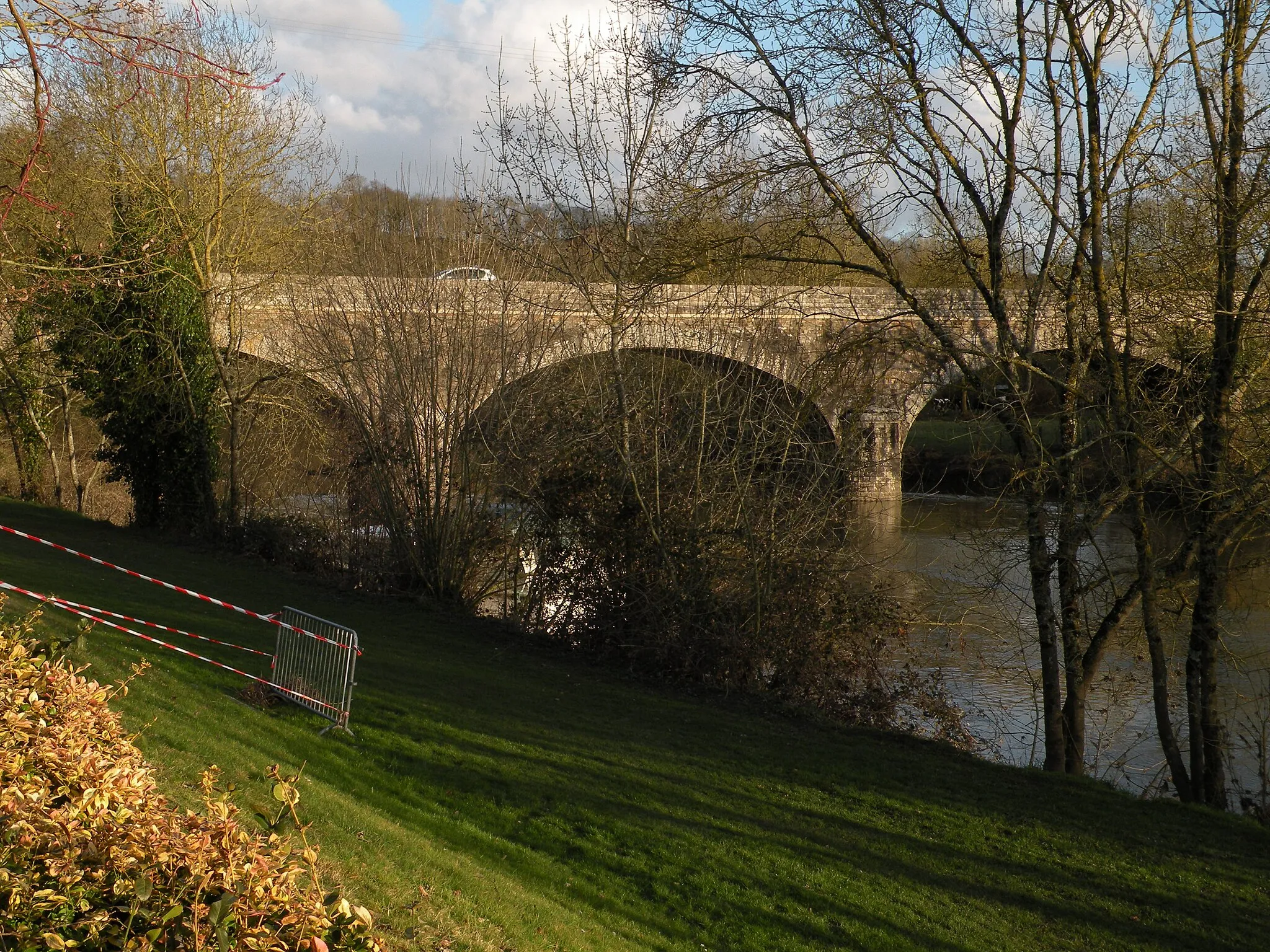 Photo showing: Bridge over the Sèvre Nantaise in La Haie-Fouassière