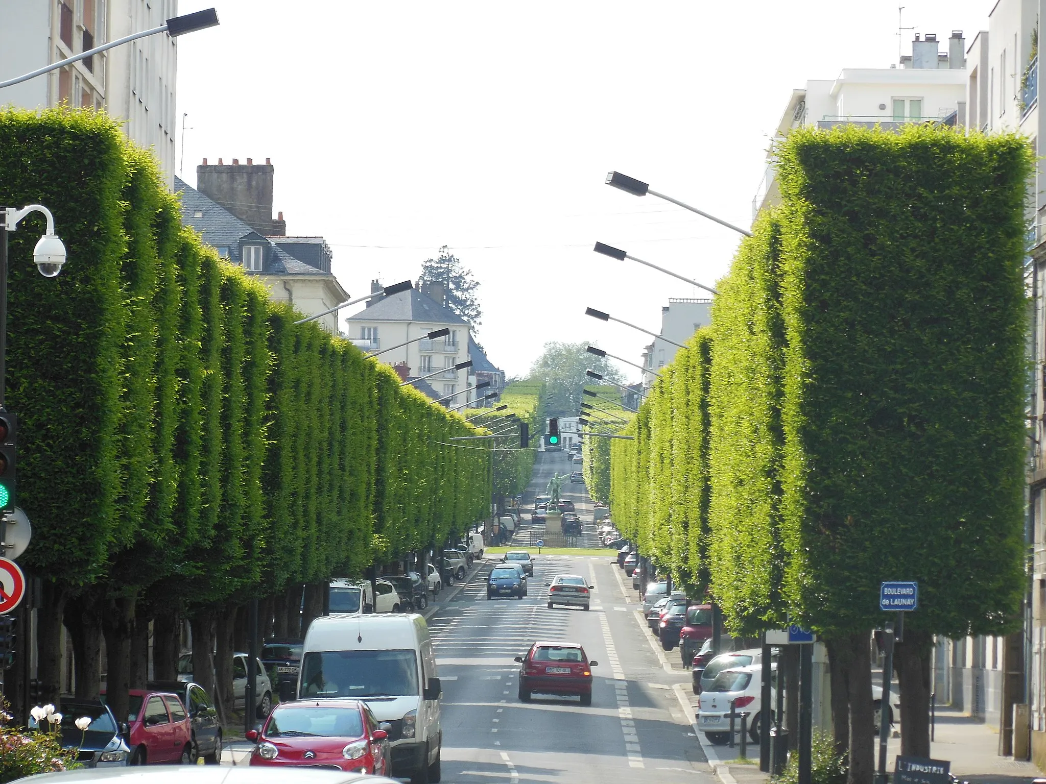 Photo showing: Boulevard de Launay (Nantes), vu de la place René Bouhier en direction de la place Général Mellinet (dont on voit la statue)
