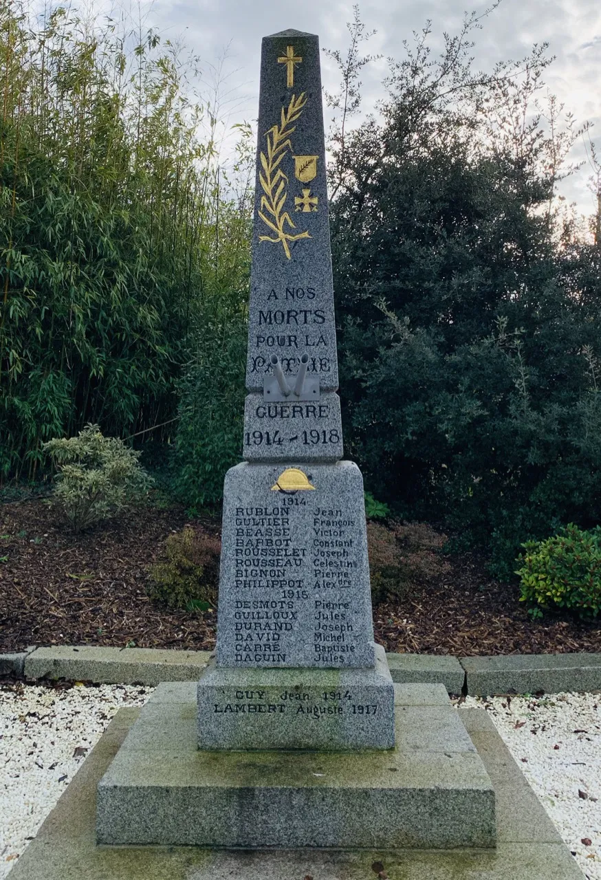Photo showing: Monument aux morts d'Availles