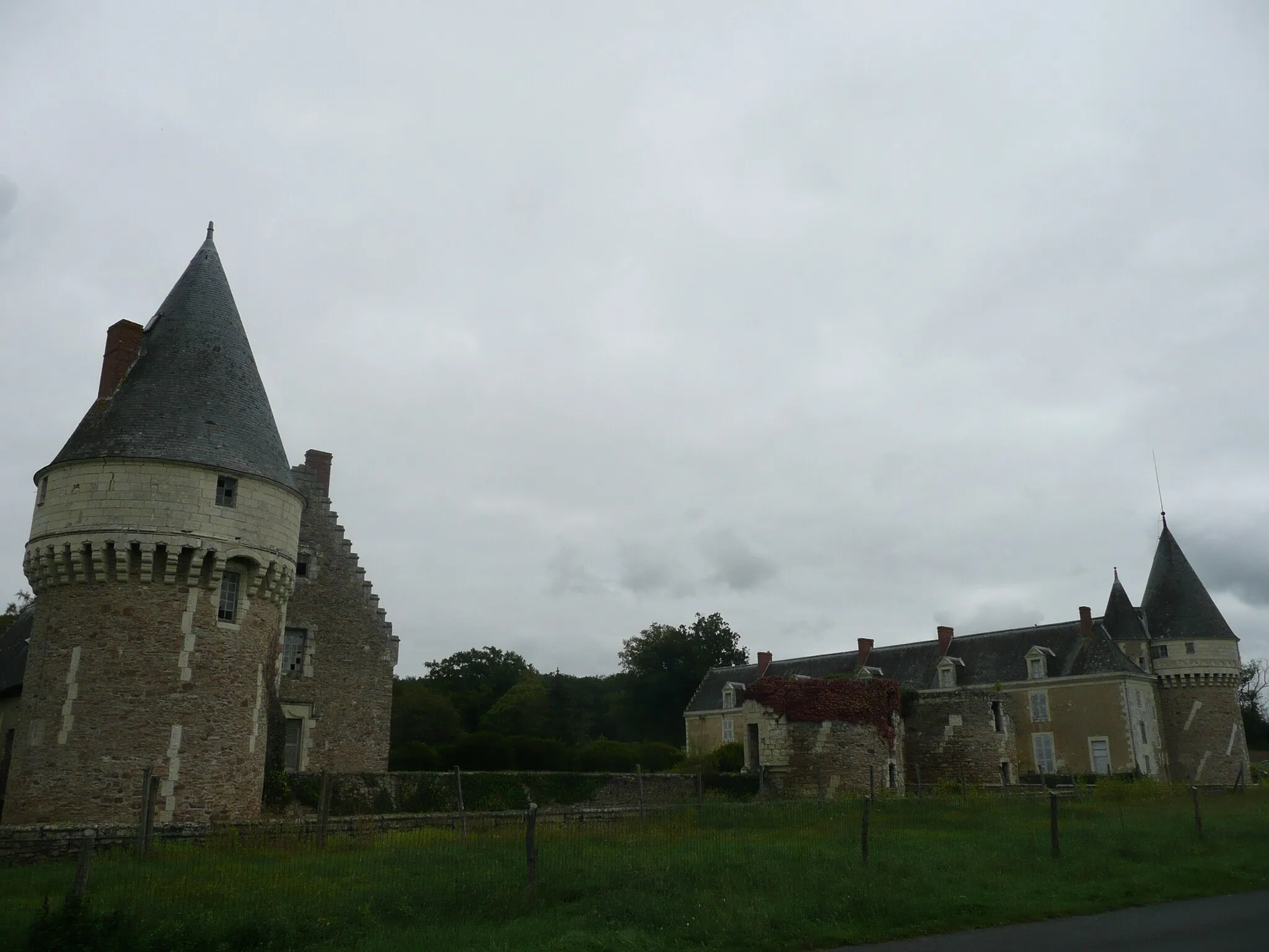 Photo showing: This building is inscrit au titre des monuments historiques de la France. It is indexed in the base Mérimée, a database of architectural heritage maintained by the French Ministry of Culture, under the reference PA49000031 .