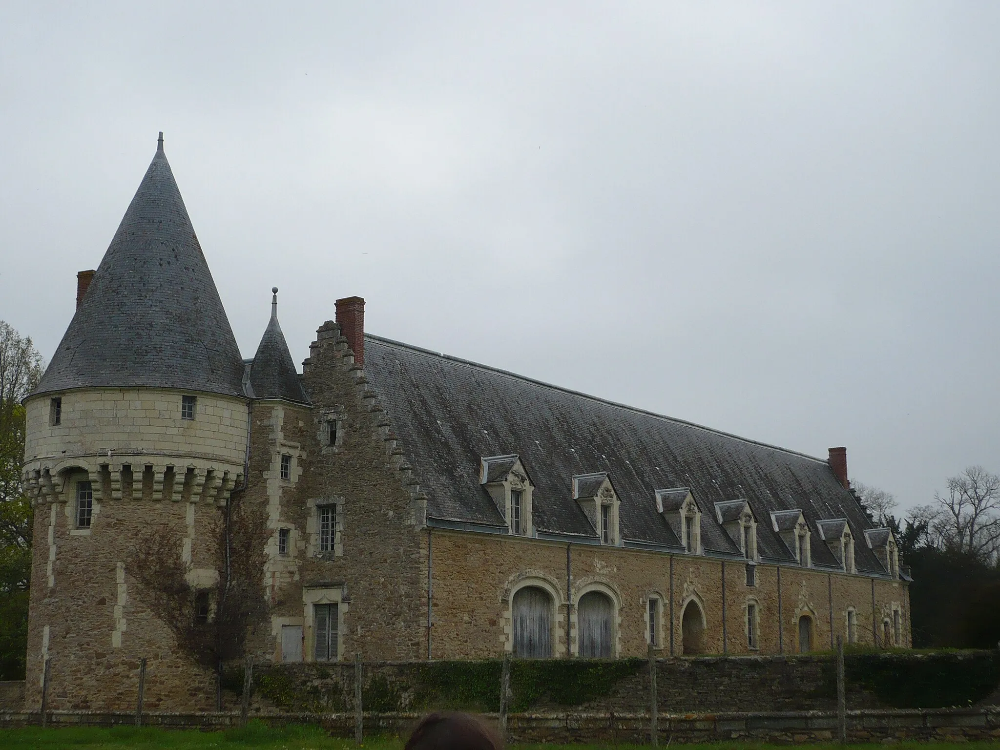 Photo showing: This building is inscrit au titre des monuments historiques de la France. It is indexed in the base Mérimée, a database of architectural heritage maintained by the French Ministry of Culture, under the reference PA49000031 .