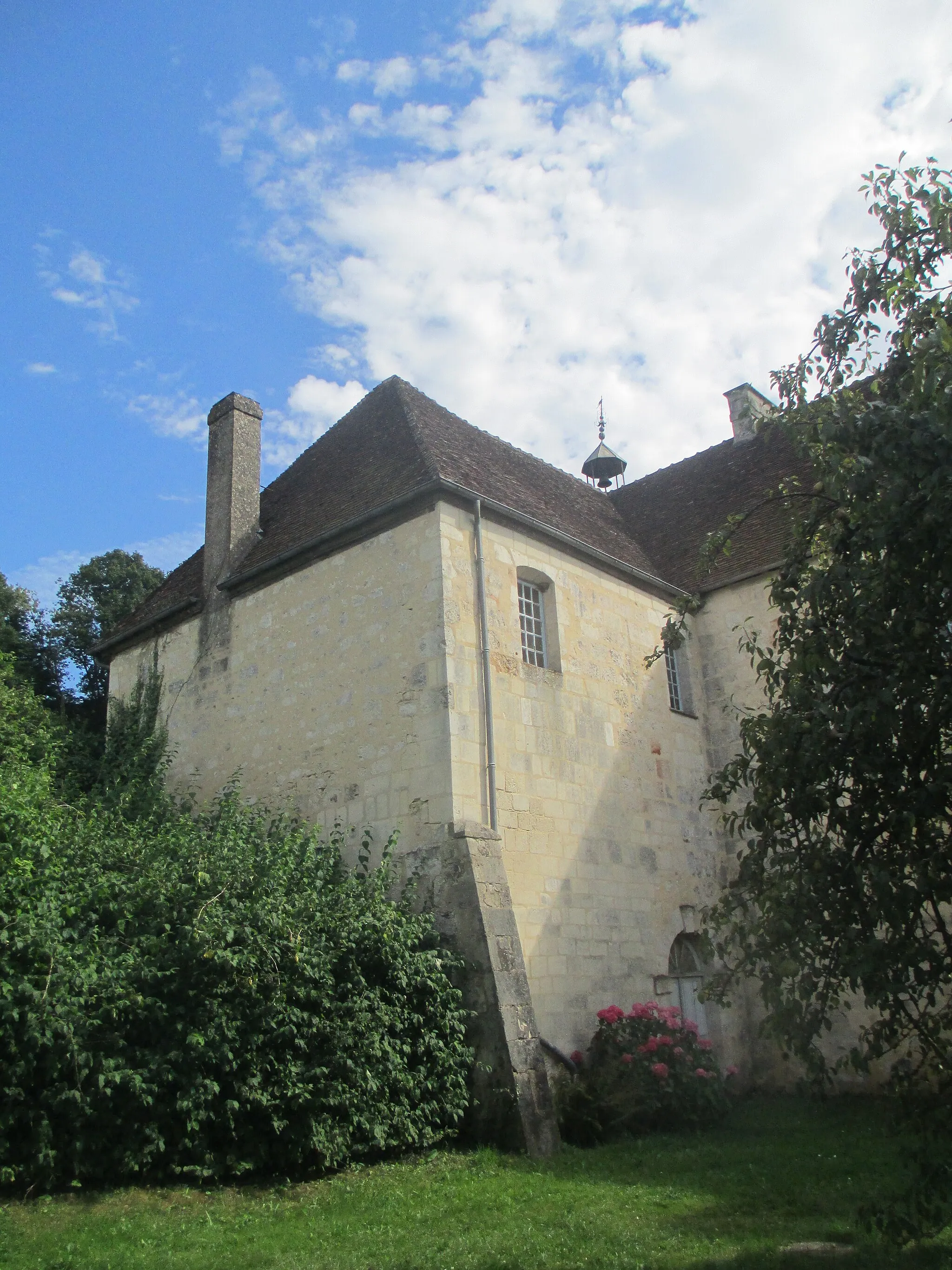 Photo showing: This building is inscrit au titre des monuments historiques de la France. It is indexed in the base Mérimée, a database of architectural heritage maintained by the French Ministry of Culture, under the reference PA00110799 .