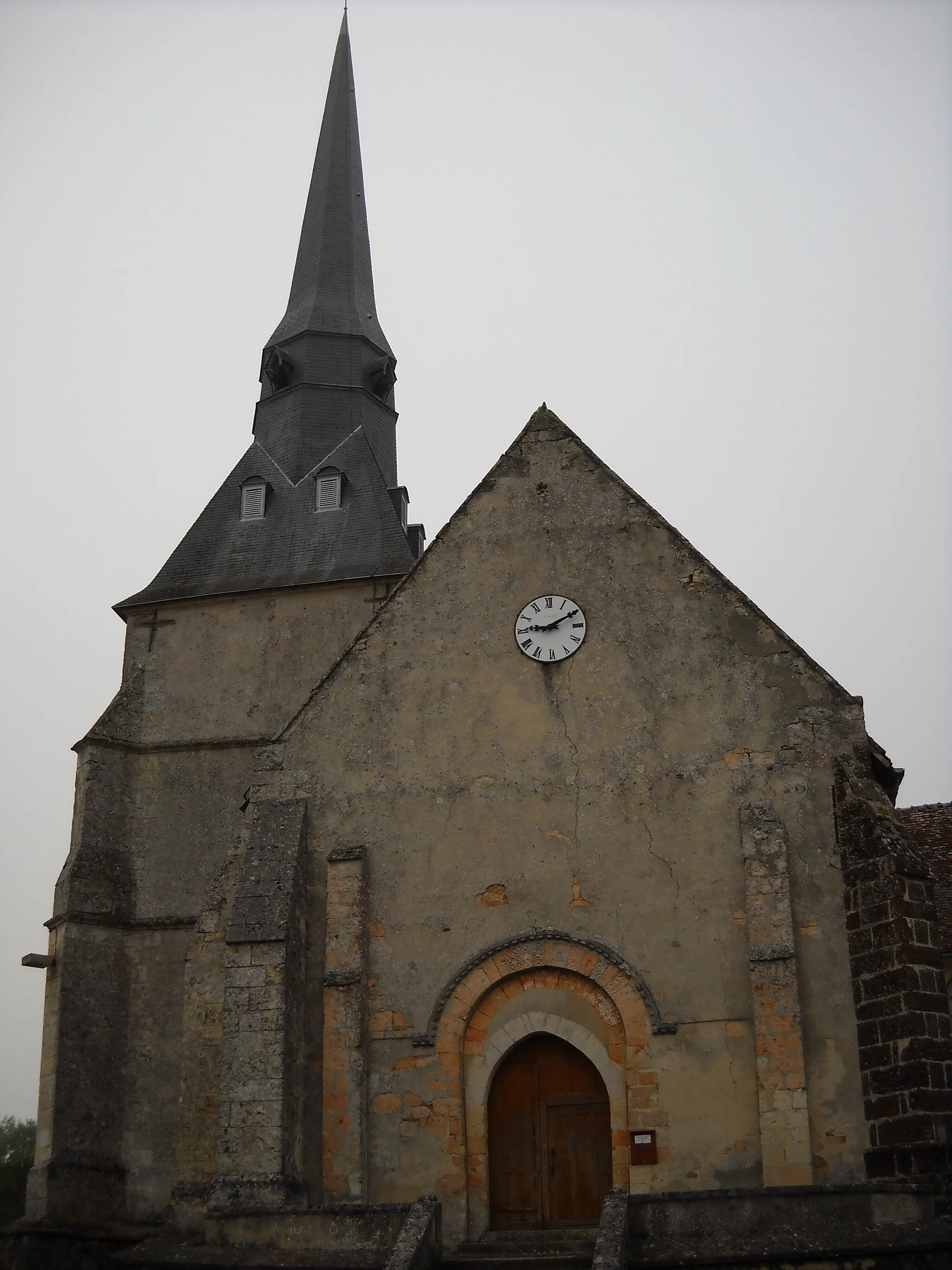 Photo showing: The church of Suré, Orne, France.