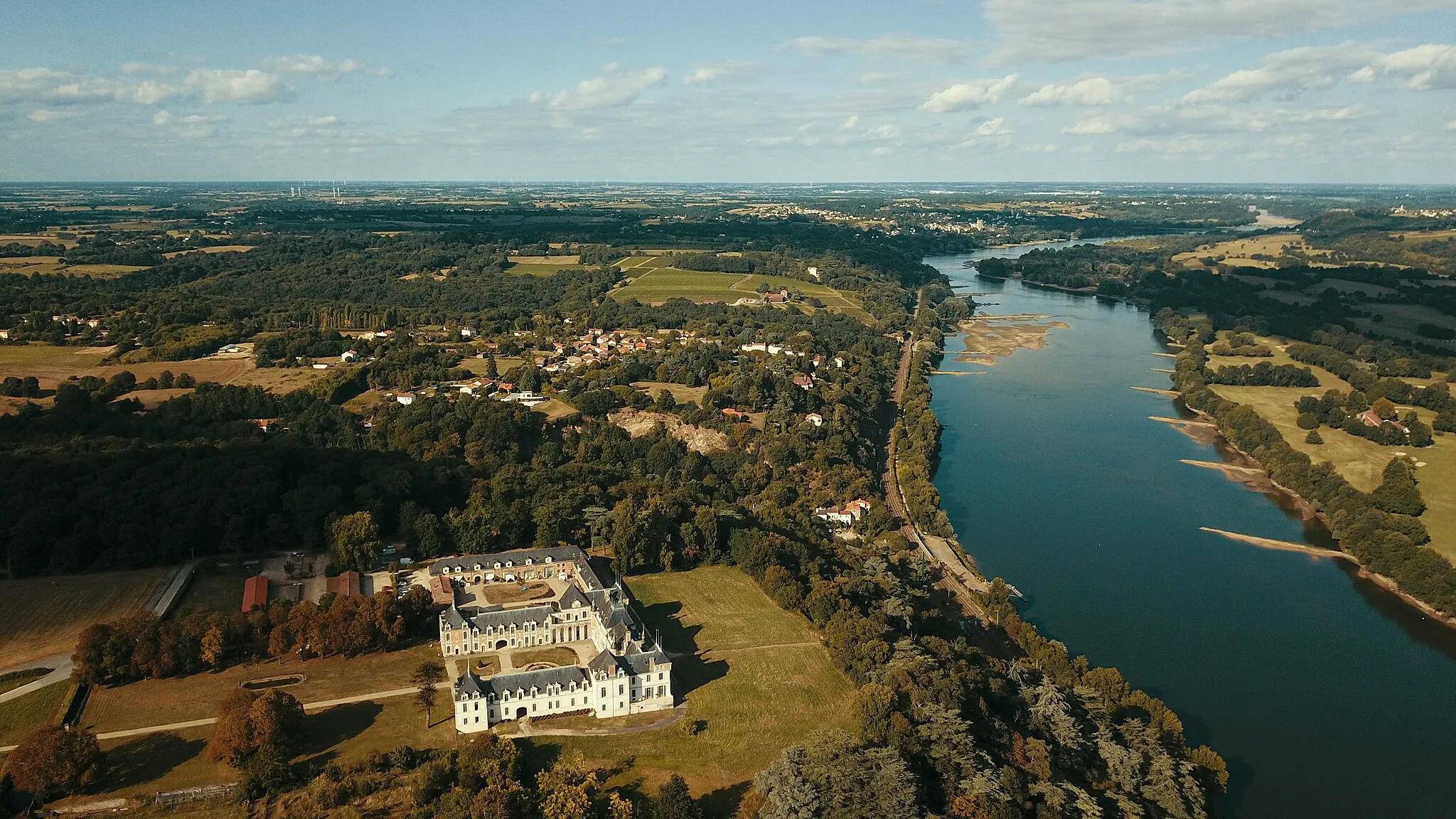 Photo showing: Château de Clermont construit sur le plateau "Montclair" en 1649. Le cellier Loire Atlantique