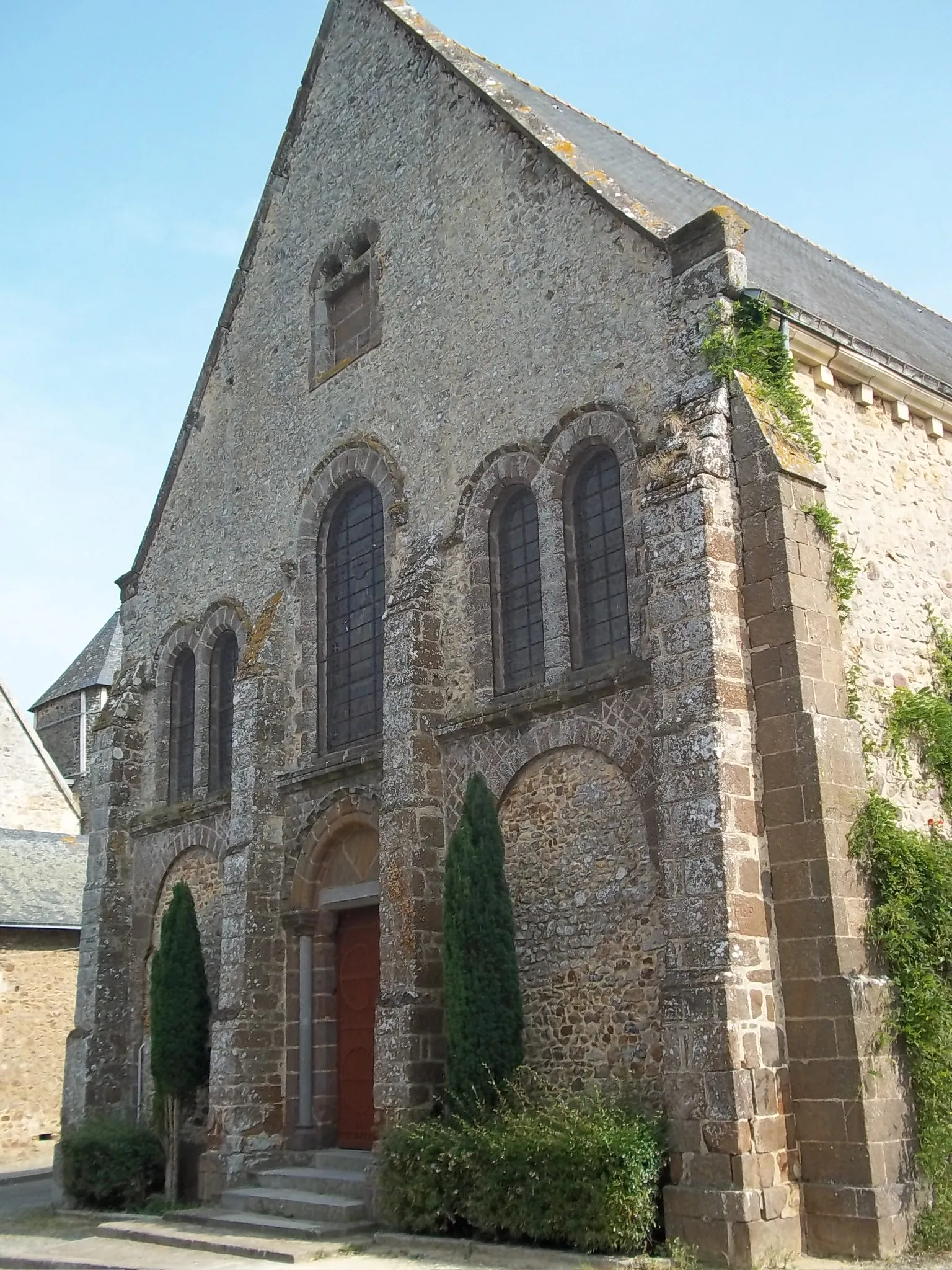 Photo showing: Façade de l'Eglise de Brulon