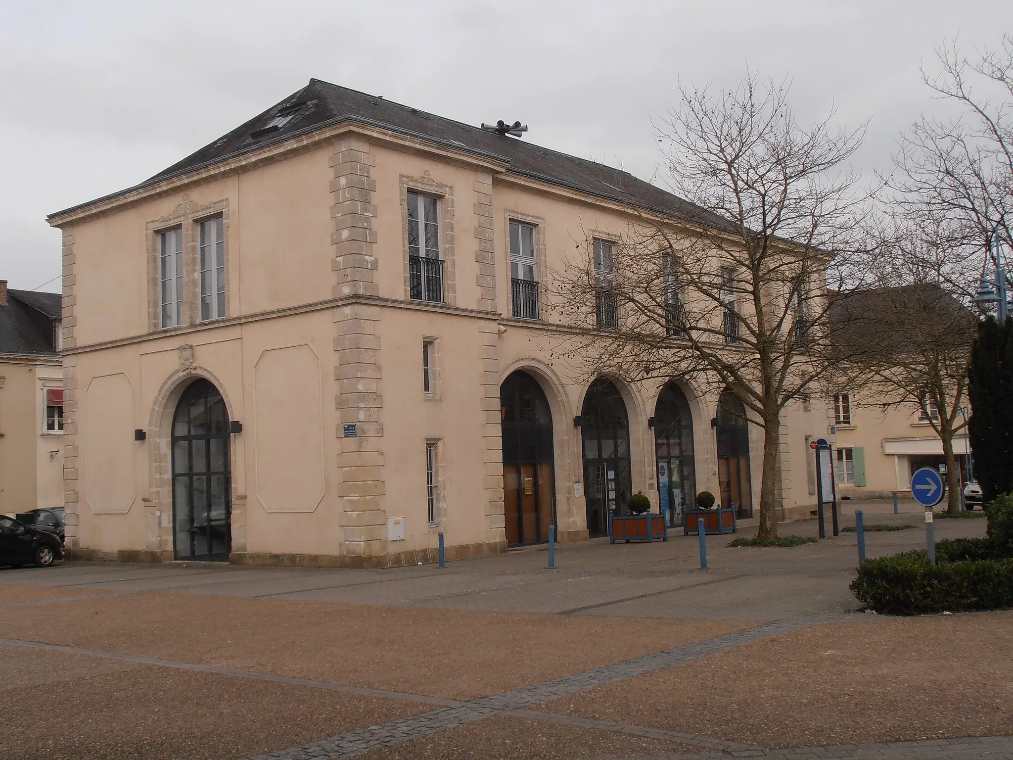 Photo showing: Le bâtiment de la mairie de Brûlon, Sarthe, France