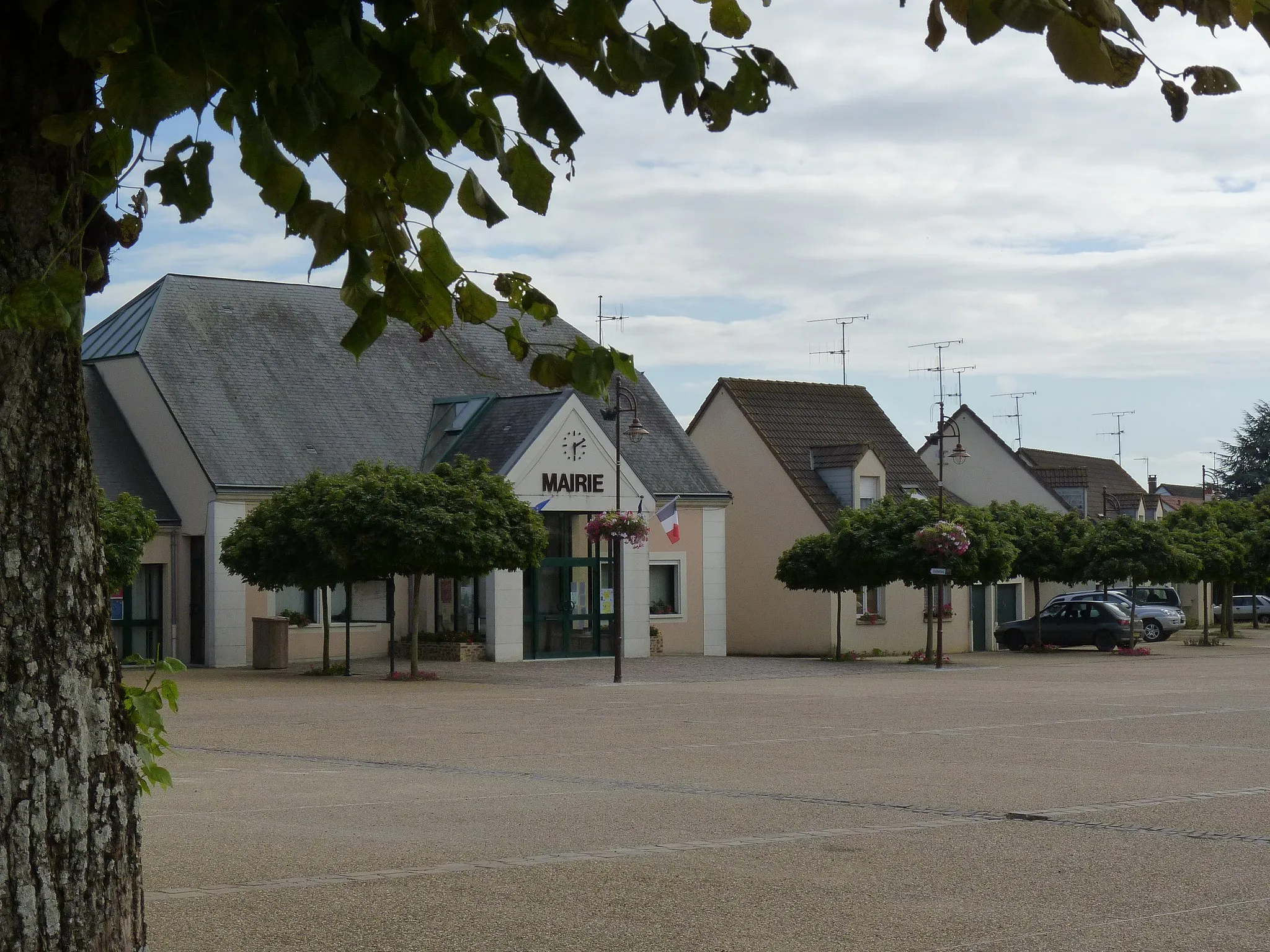 Photo showing: Sarthe - Joué l'Abbé - Mairie