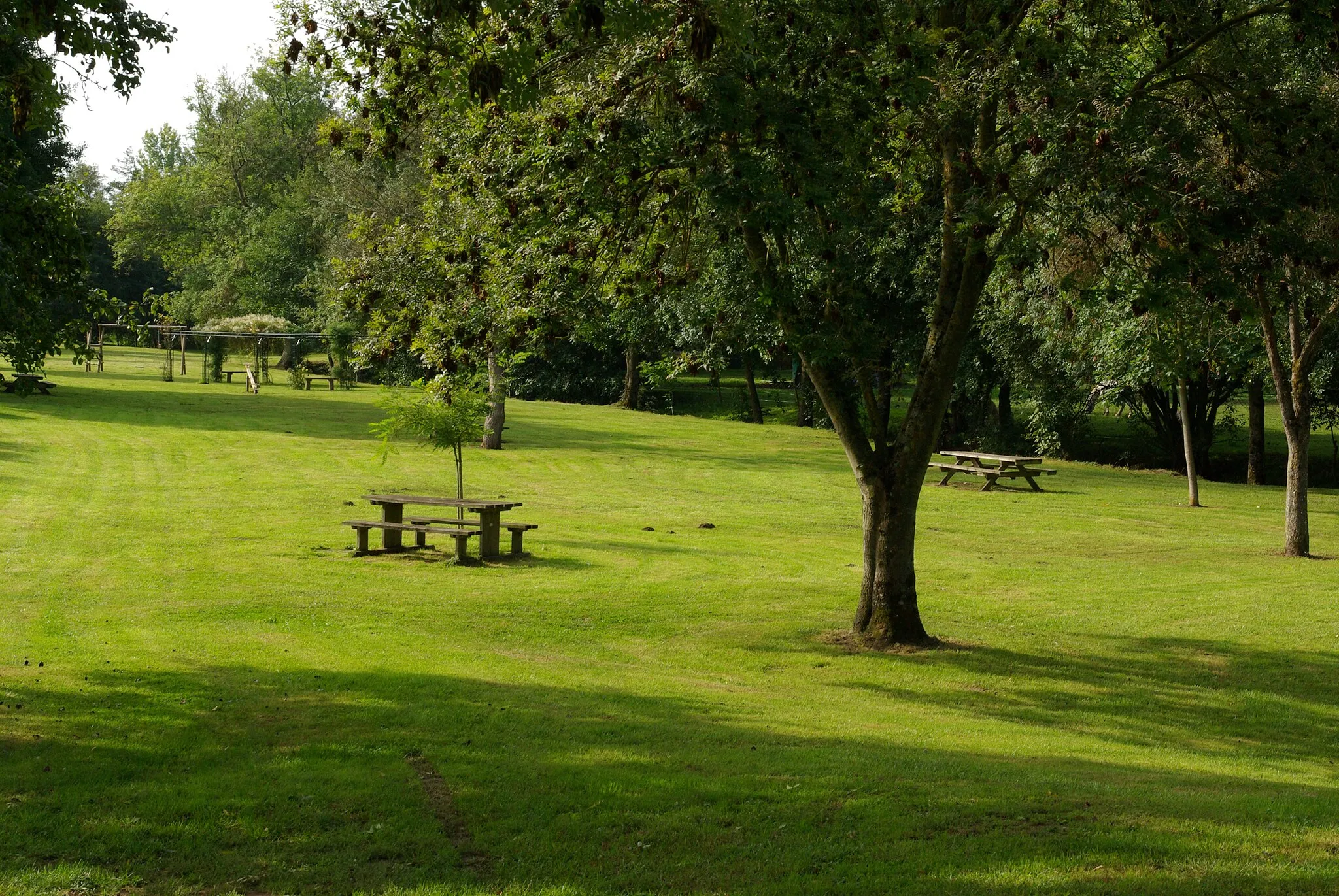 Photo showing: Picnic area at "Moulin de Cochon"