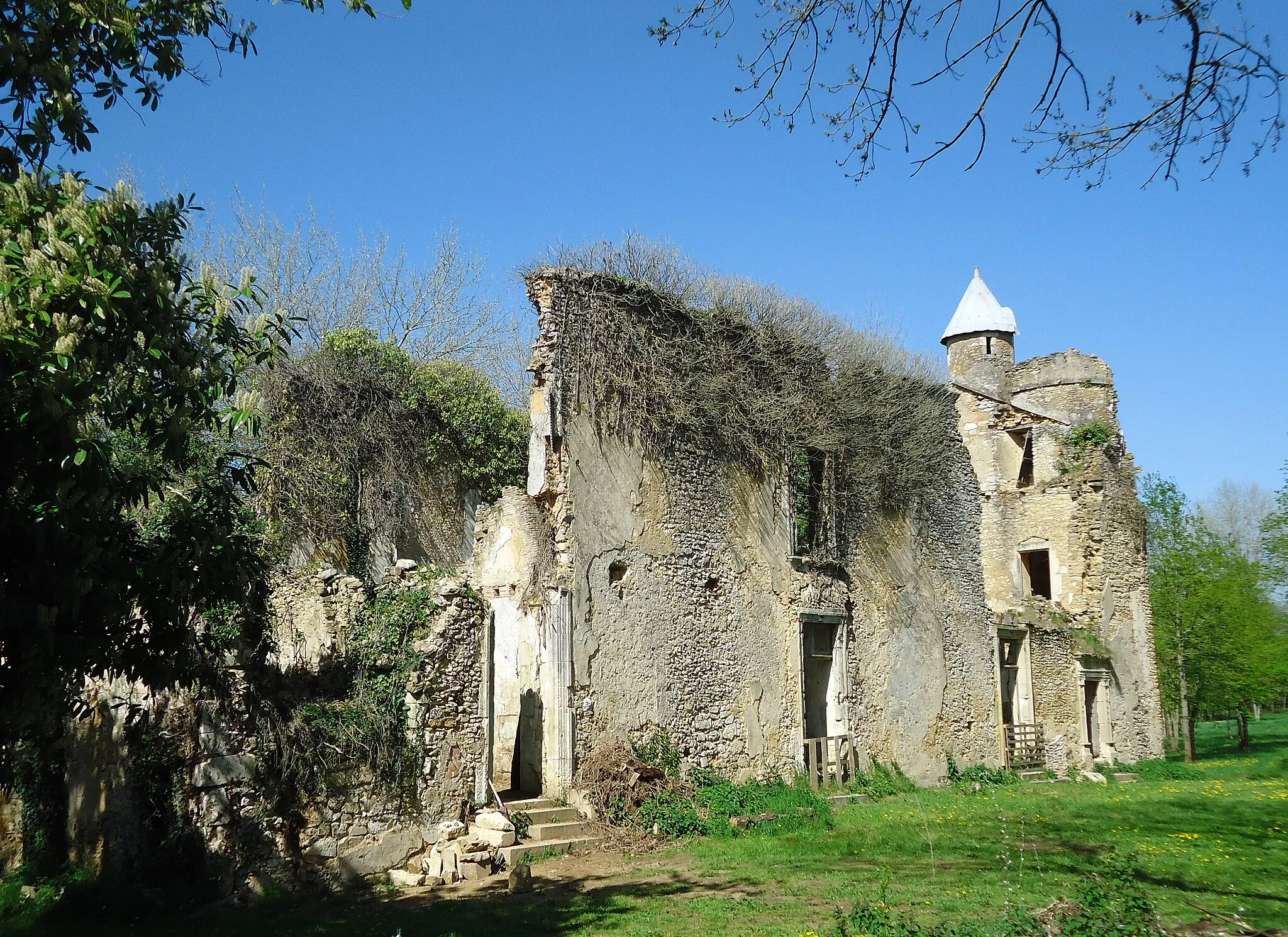 Photo showing: Château de Cheneru (Ruines) - Pirmil - Sarthe (72)