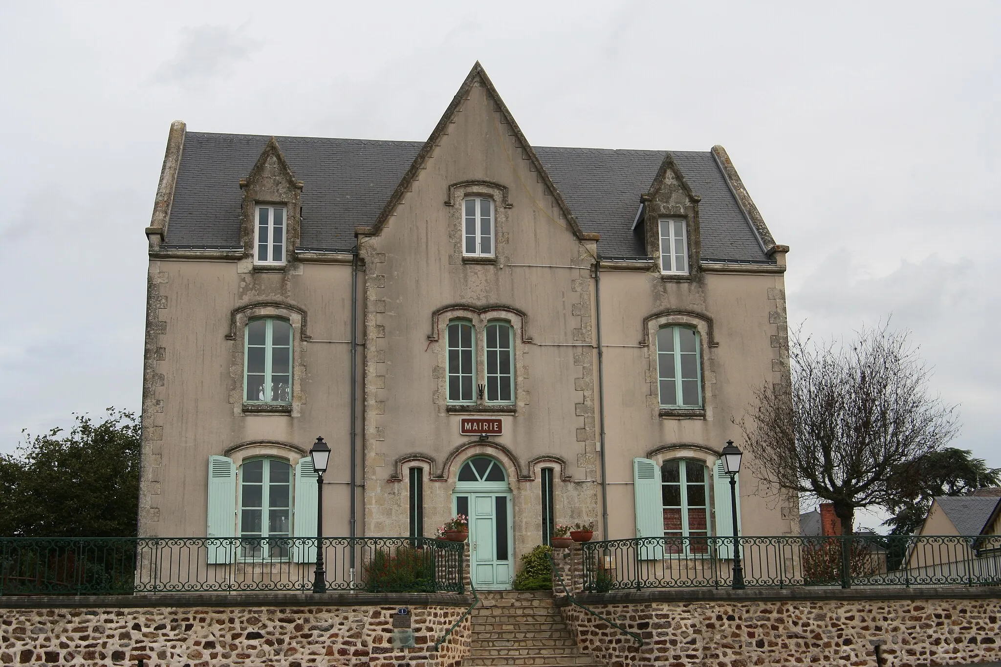 Photo showing: Mairie de Saint-Denis-d'Orques.