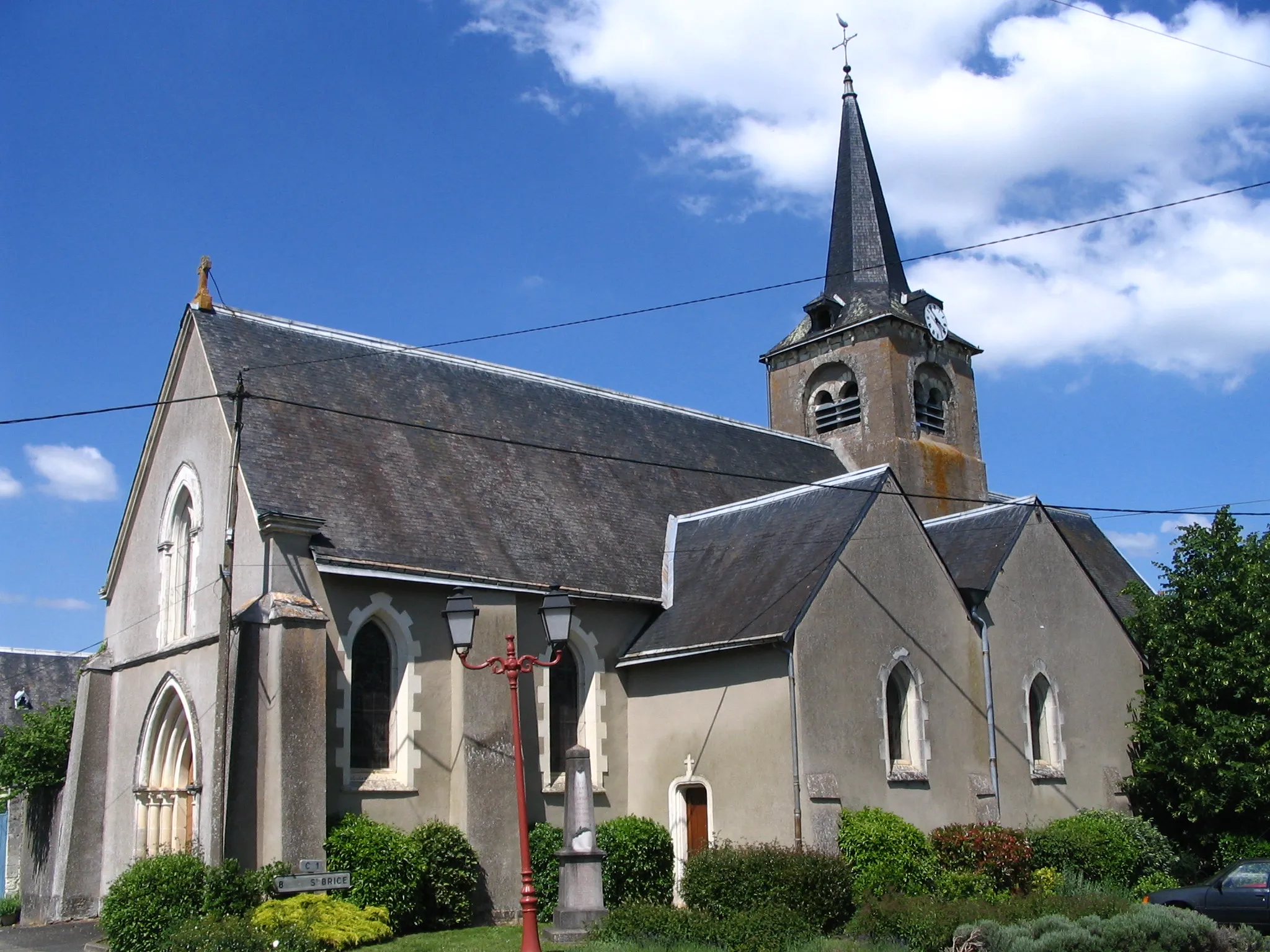 Photo showing: The church of Souvigné-sur-Sarthe, Sarthe, France.