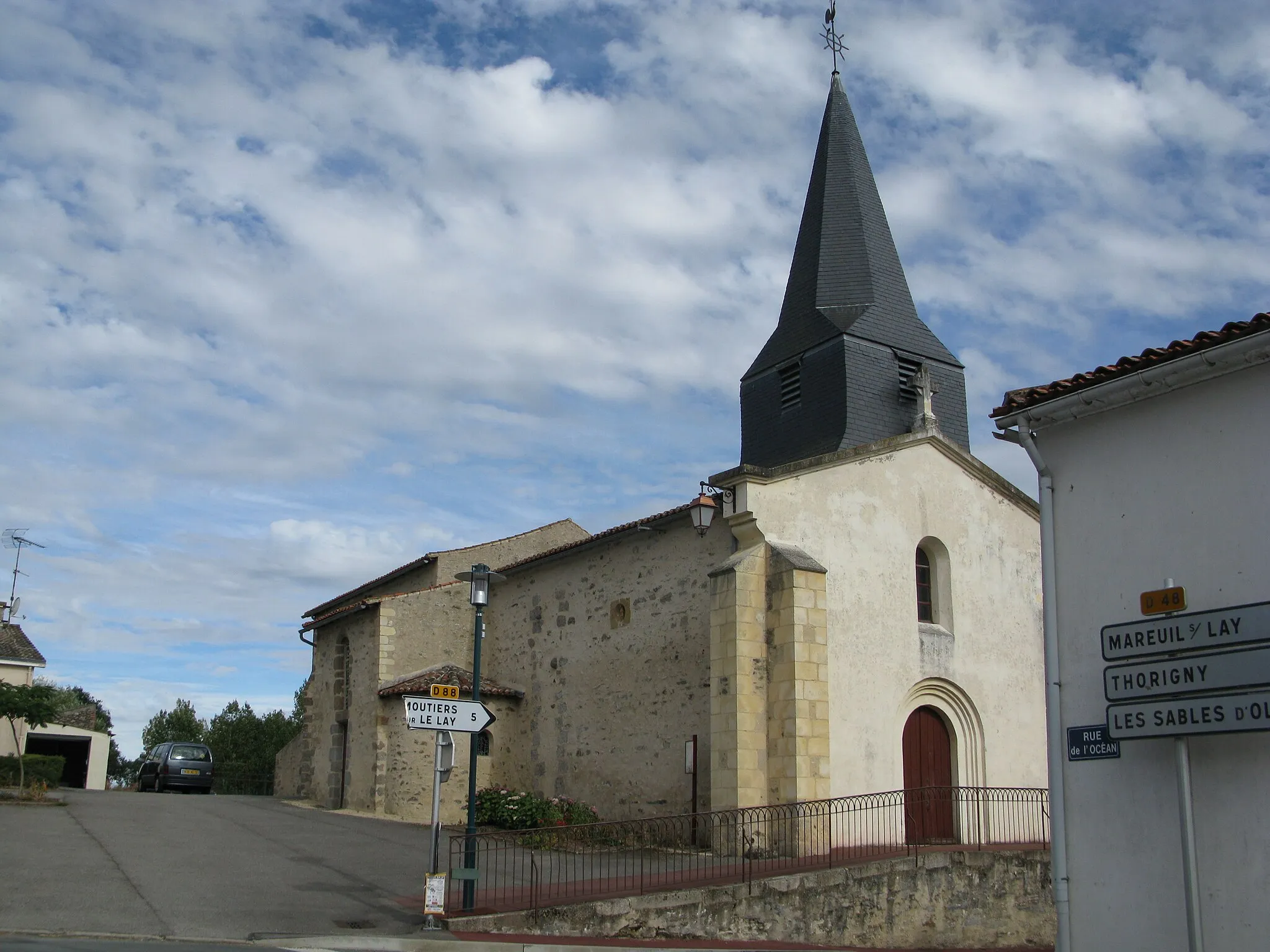 Photo showing: L'église des Pineaux