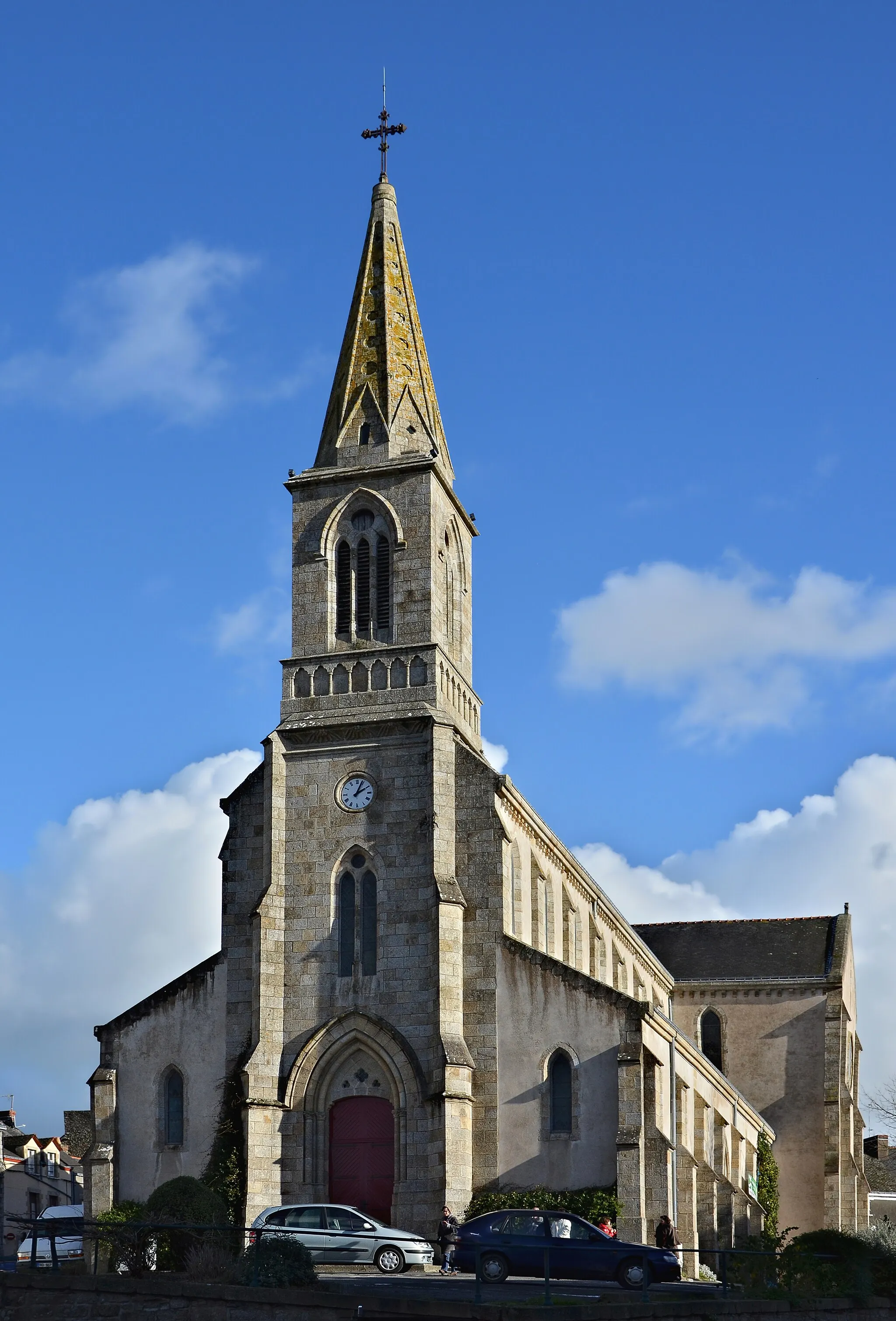 Photo showing: 19th century church of La Roche-Bernard, Morbihan, France, W view.