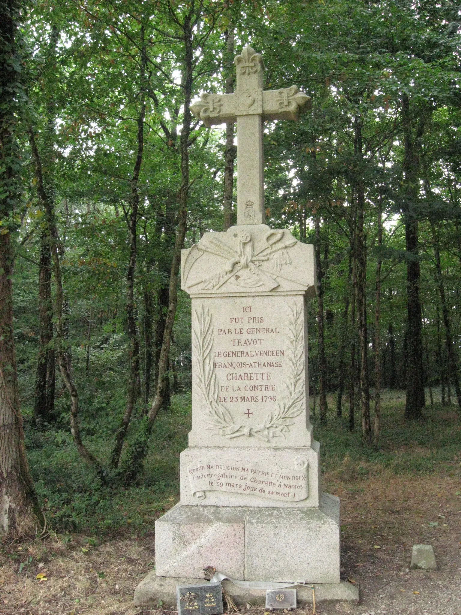 Photo showing: Monument signalant le lieu de capture de François-Athanase de Charette de la Contrie en 1796