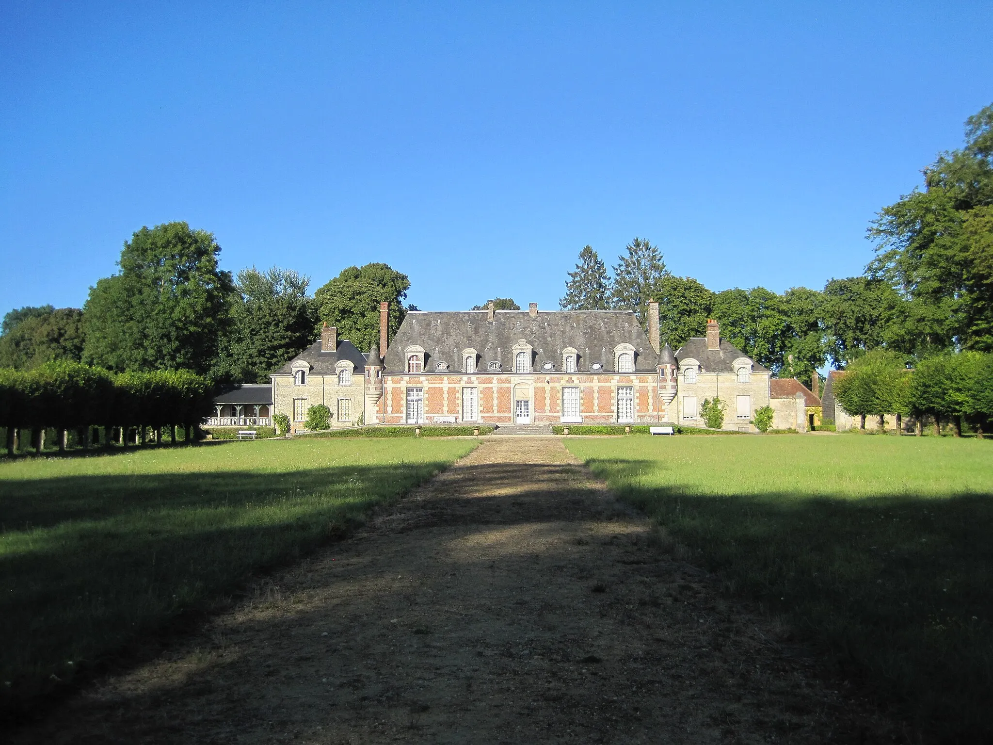 Photo showing: This building is indexed in the base Mérimée, a database of architectural heritage maintained by the French Ministry of Culture, under the reference PA00110951 .