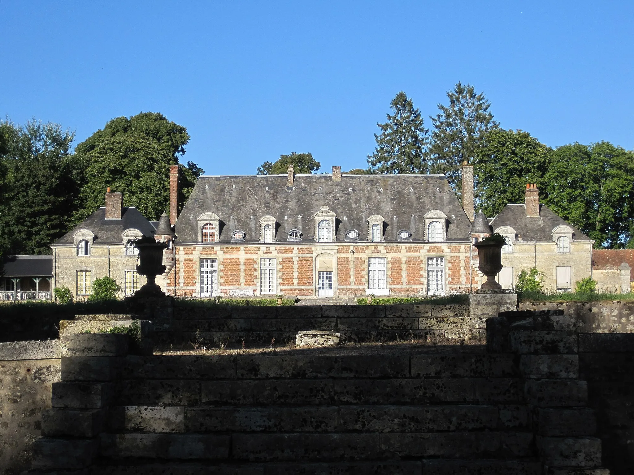 Photo showing: This building is indexed in the base Mérimée, a database of architectural heritage maintained by the French Ministry of Culture, under the reference PA00110951 .