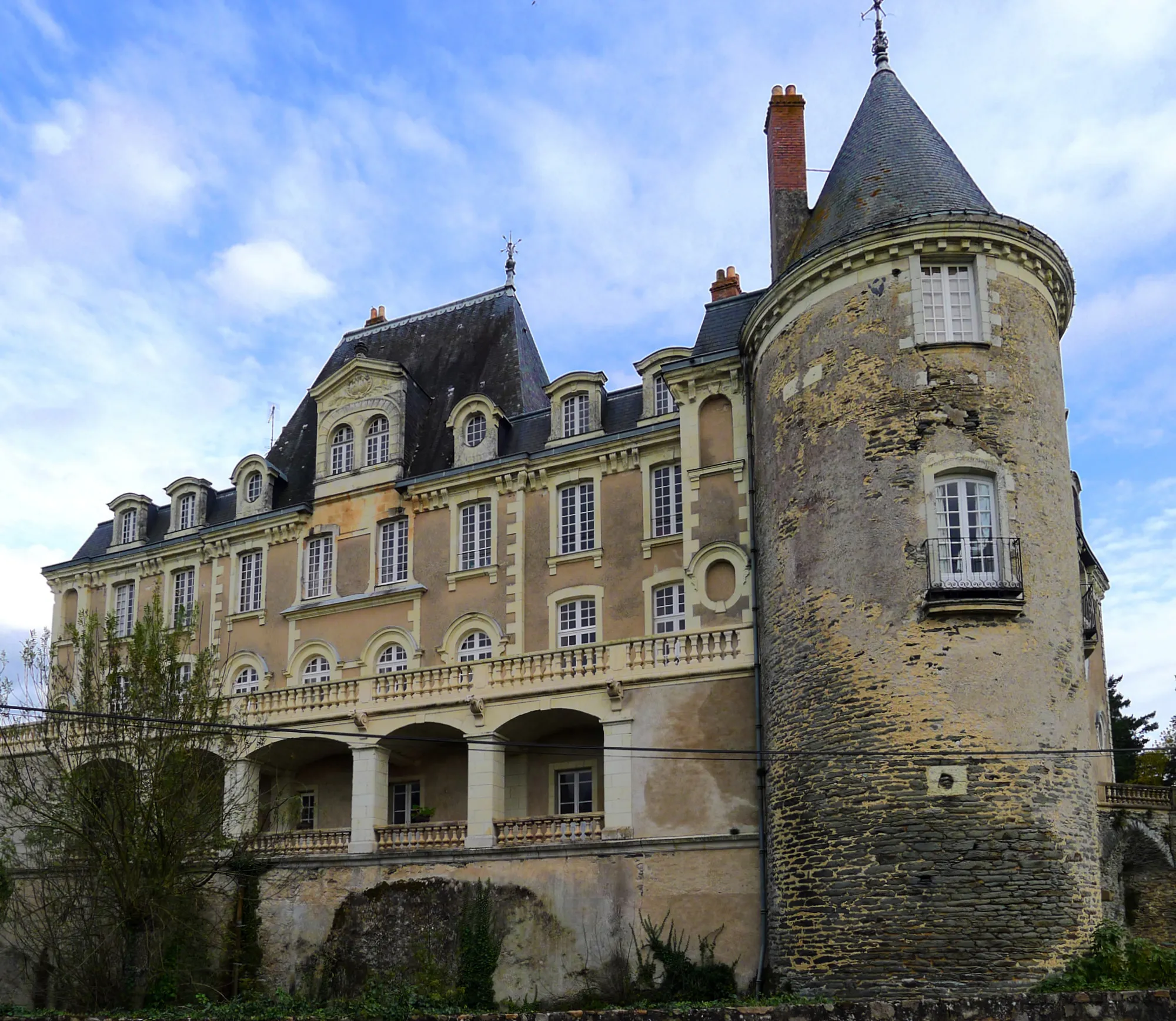 Photo showing: Château de Sautret (ou Sautré ?) à Feneu (Maine et Loire, France).