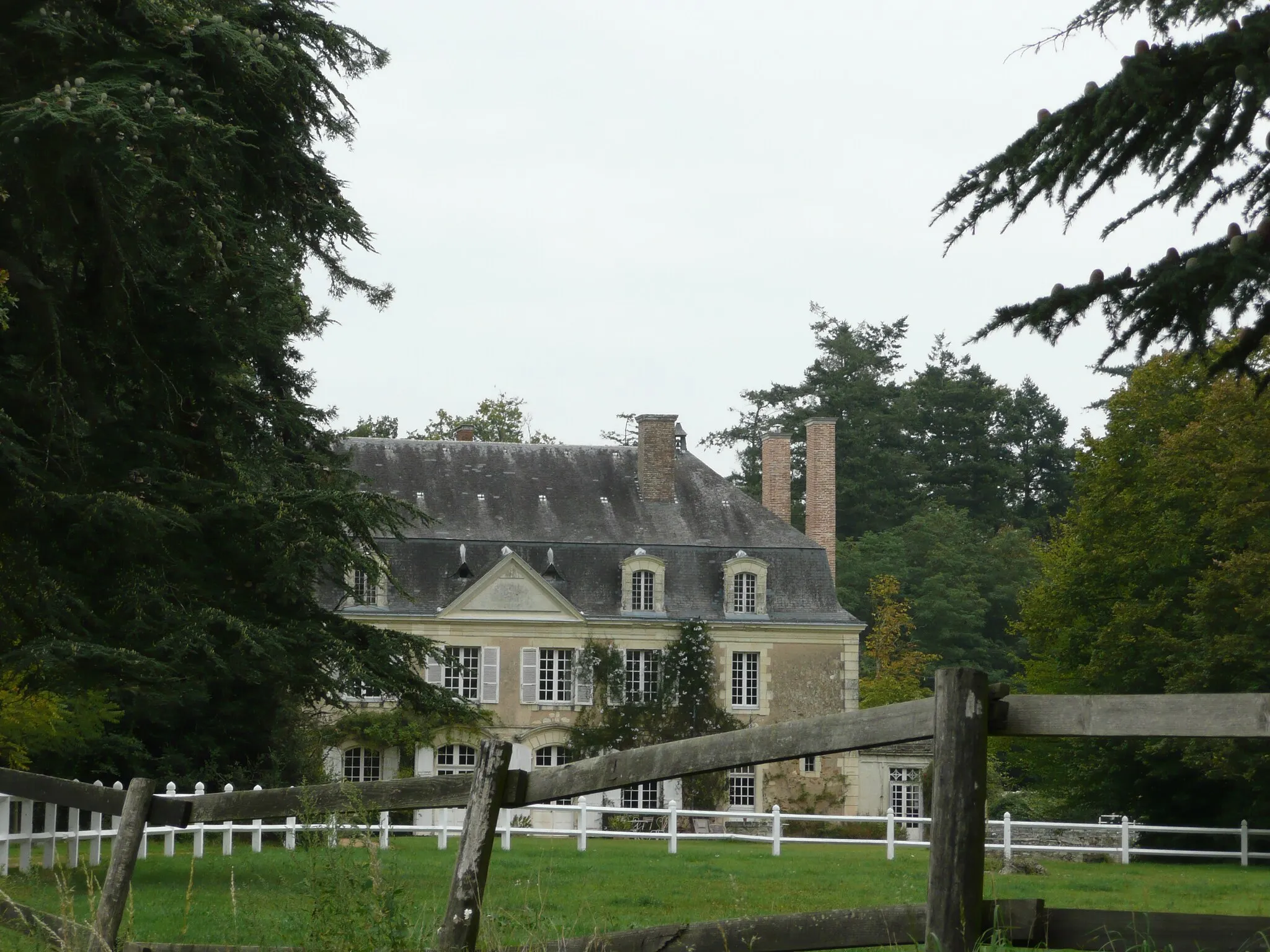 Photo showing: This building is inscrit au titre des monuments historiques de la France. It is indexed in the base Mérimée, a database of architectural heritage maintained by the French Ministry of Culture, under the reference PA00109365 .