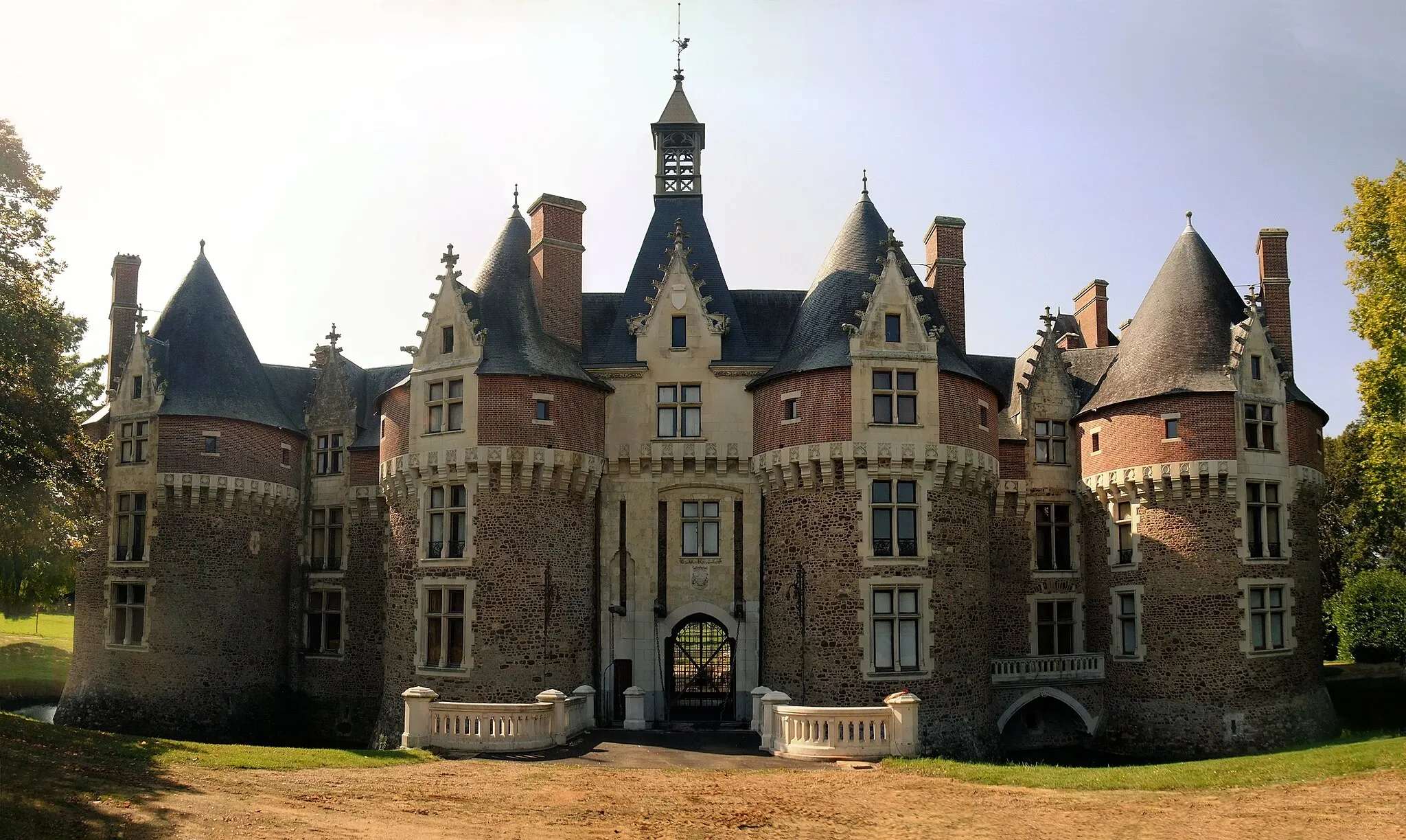 Photo showing: This building is inscrit au titre des monuments historiques de la France. It is indexed in the base Mérimée, a database of architectural heritage maintained by the French Ministry of Culture, under the reference PA00110008 .