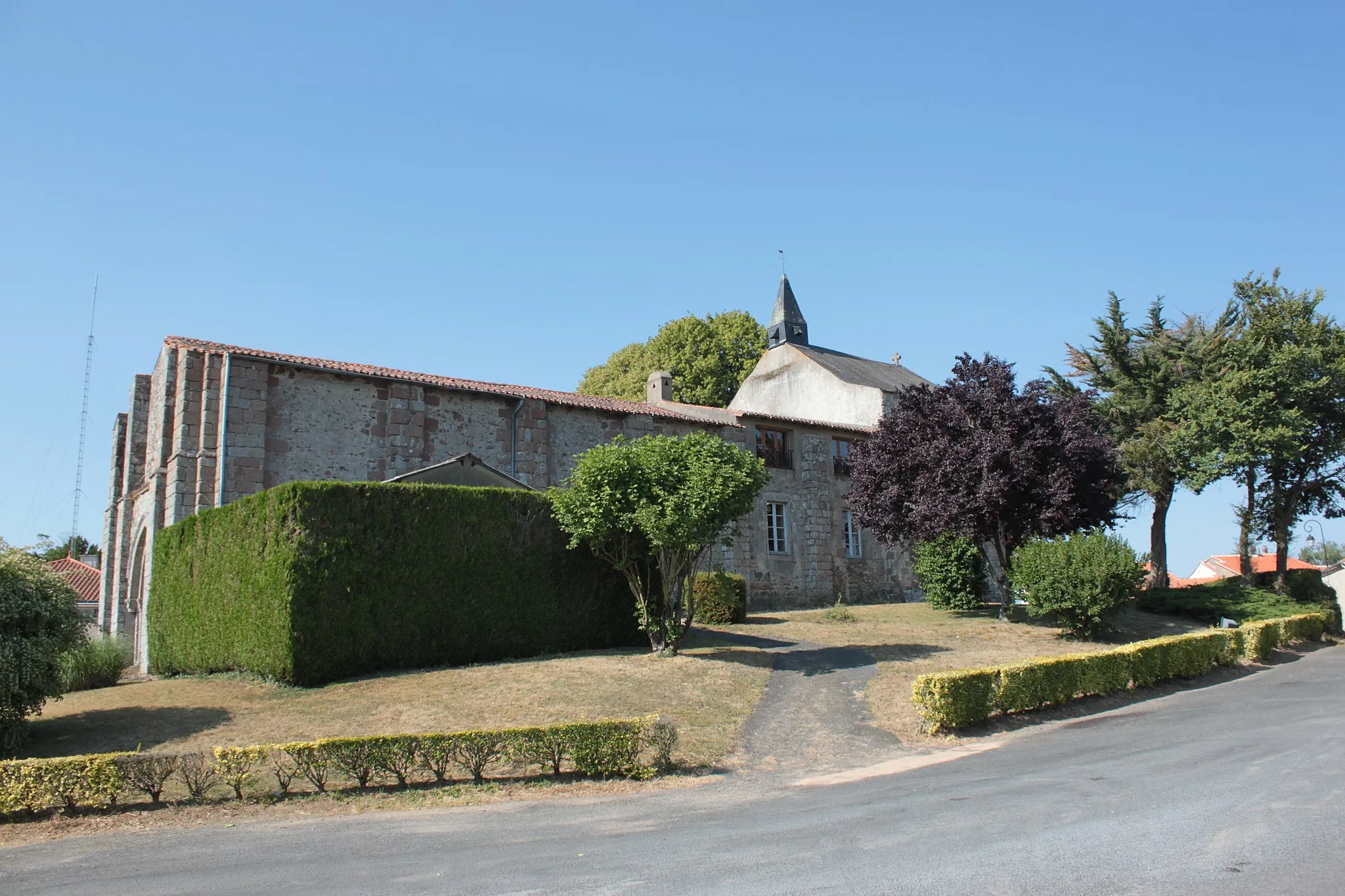 Photo showing: Chapelle Saint-Jean, XII°-XIII° s, vue sud, Fr-49-Montfaucon-Montigné.