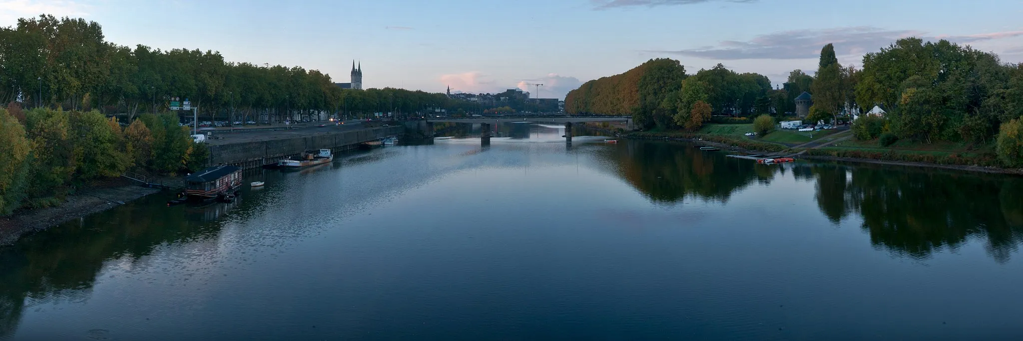 Photo showing: Panorama depuis le pont Confluences