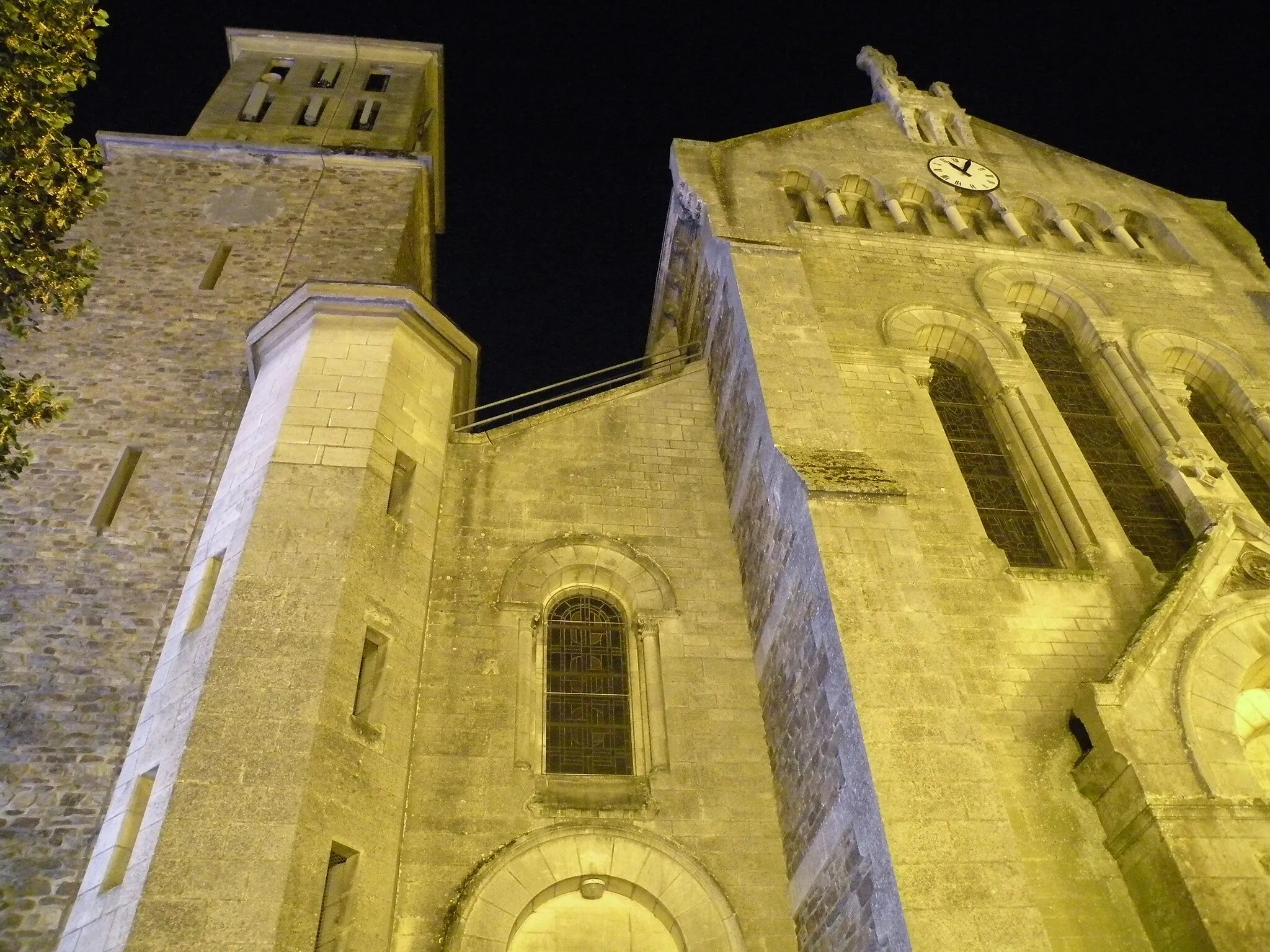 Photo showing: Saint-Pierre church in Bouguenais.