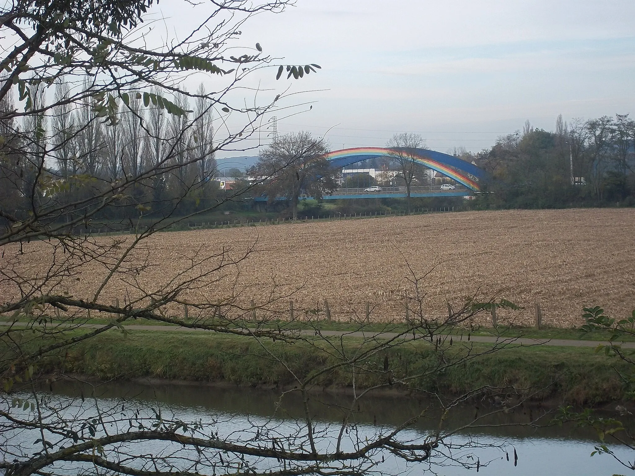 Photo showing: pont entrée de ville