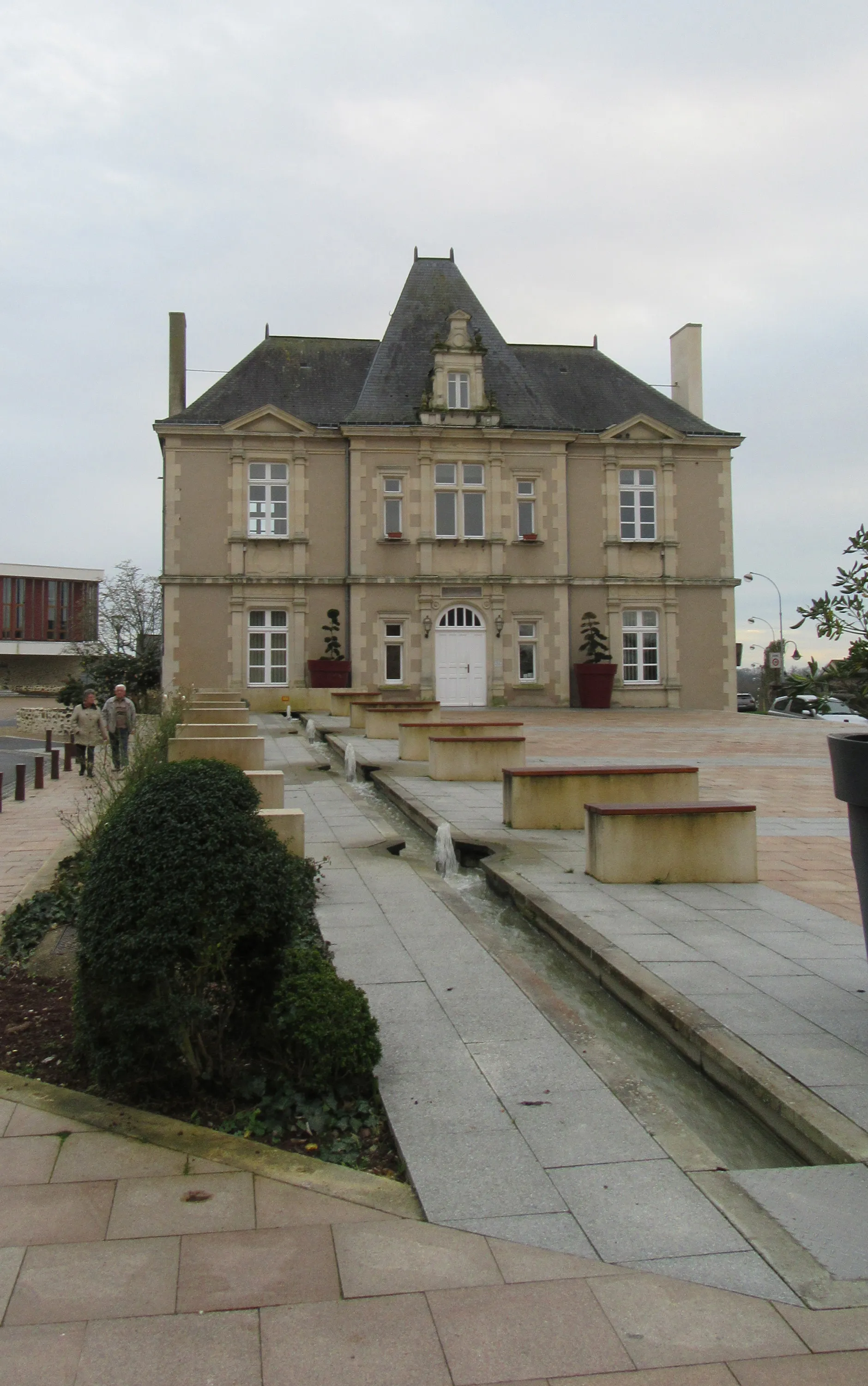 Photo showing: Town hall of L'Huisserie, Mayenne, France