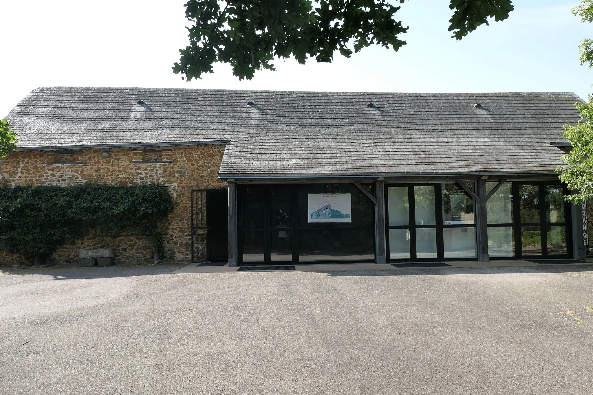 Photo showing: Robert Tatin museum, in Cossé-le-Vivien (Mayenne, France) : barn