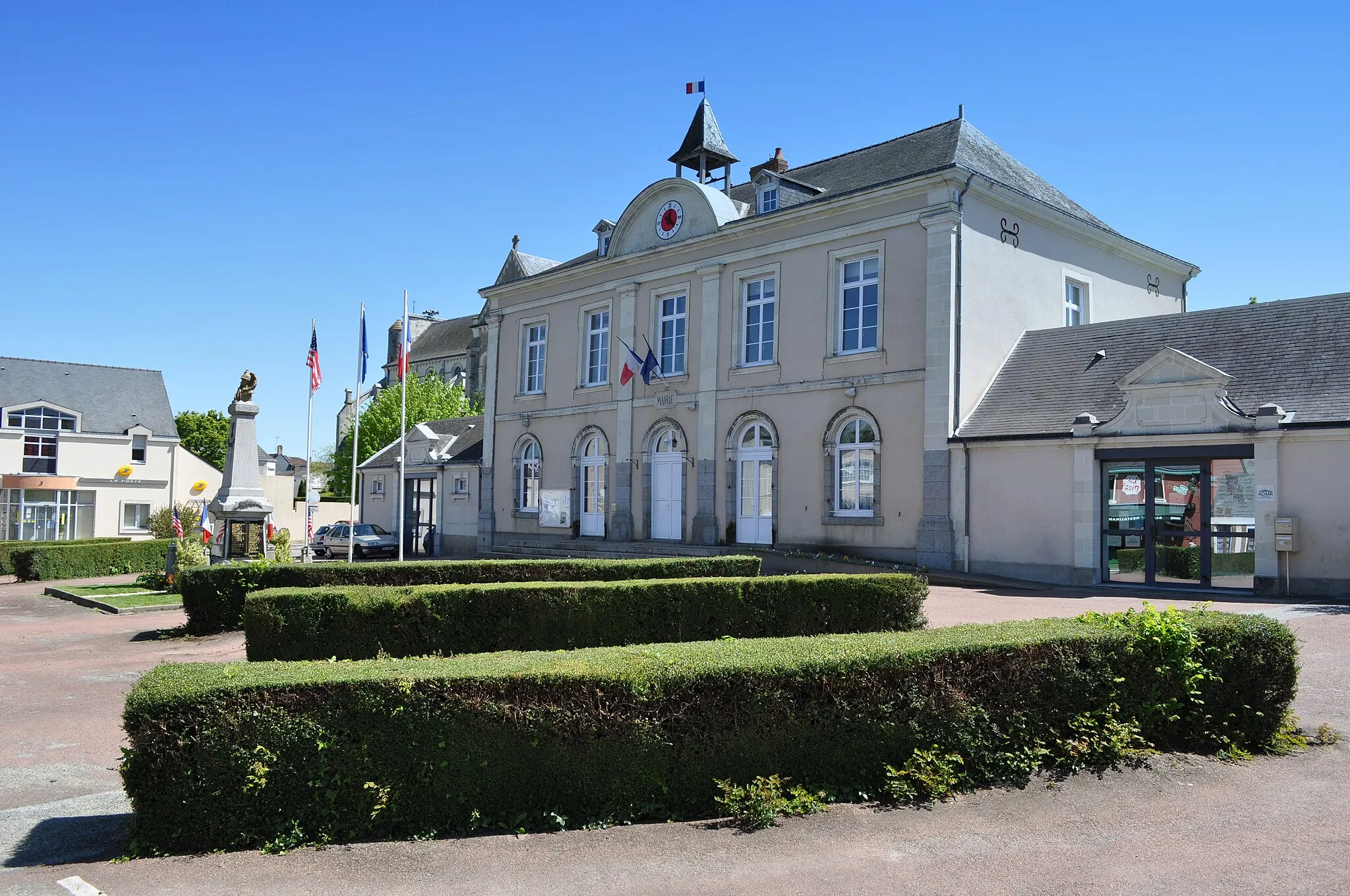 Photo showing: Mairie de Cossé-le-Vivien (Mayenne, France).