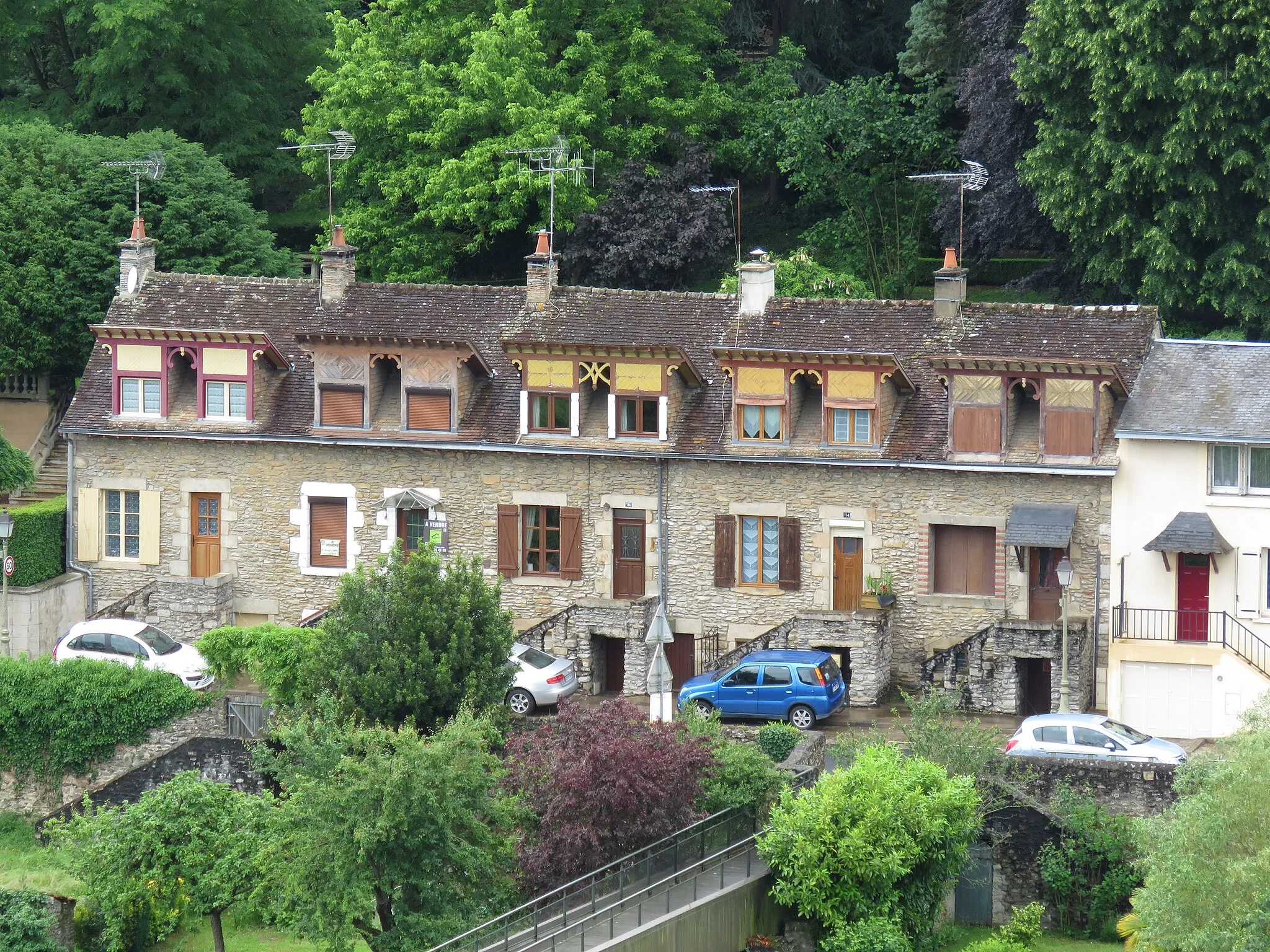 Photo showing: Les rez-de-chaussées servaient aux métiers à tisser.