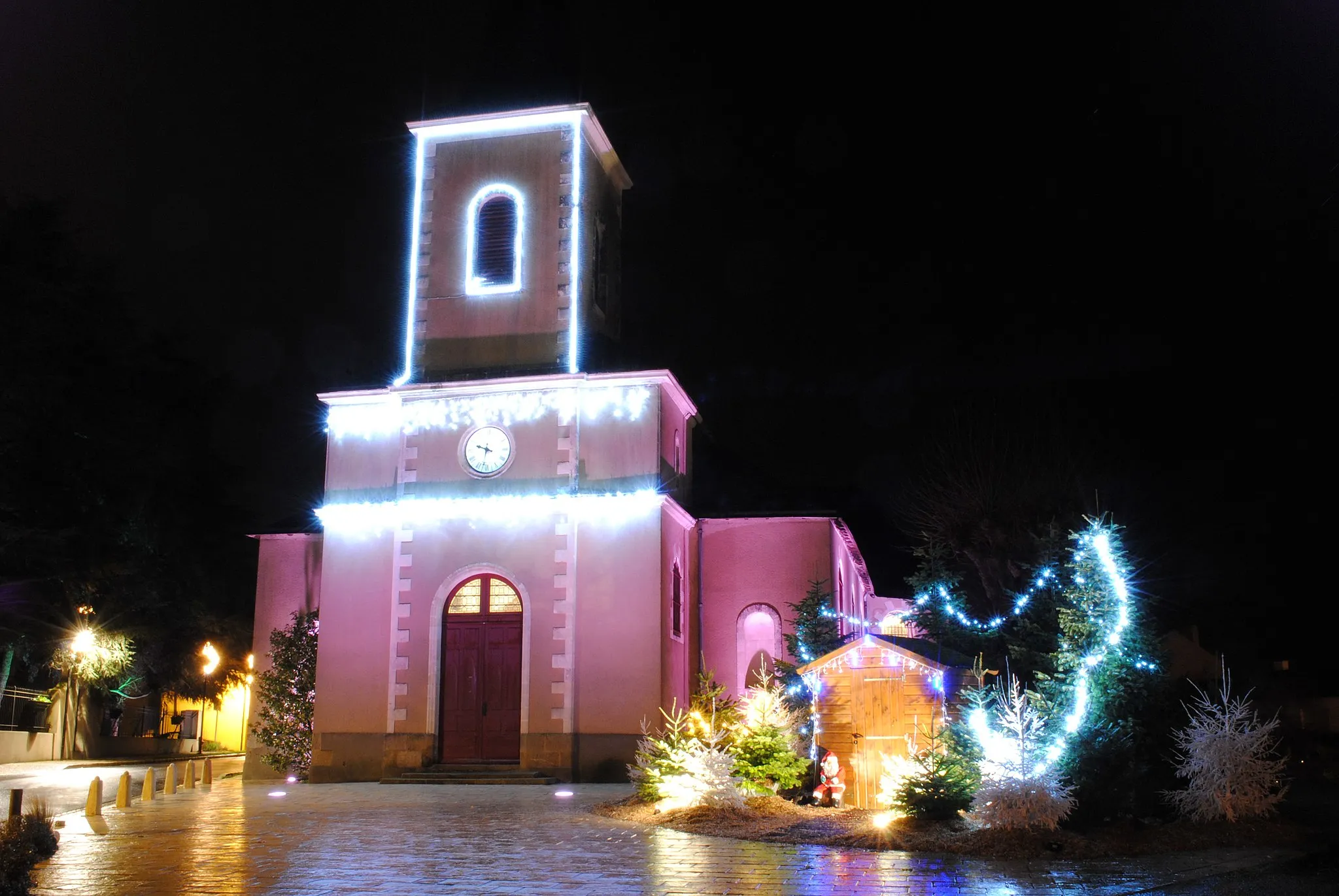 Photo showing: Eglise de Saint Aignan de Grand Lieu décorée pour noël 2012