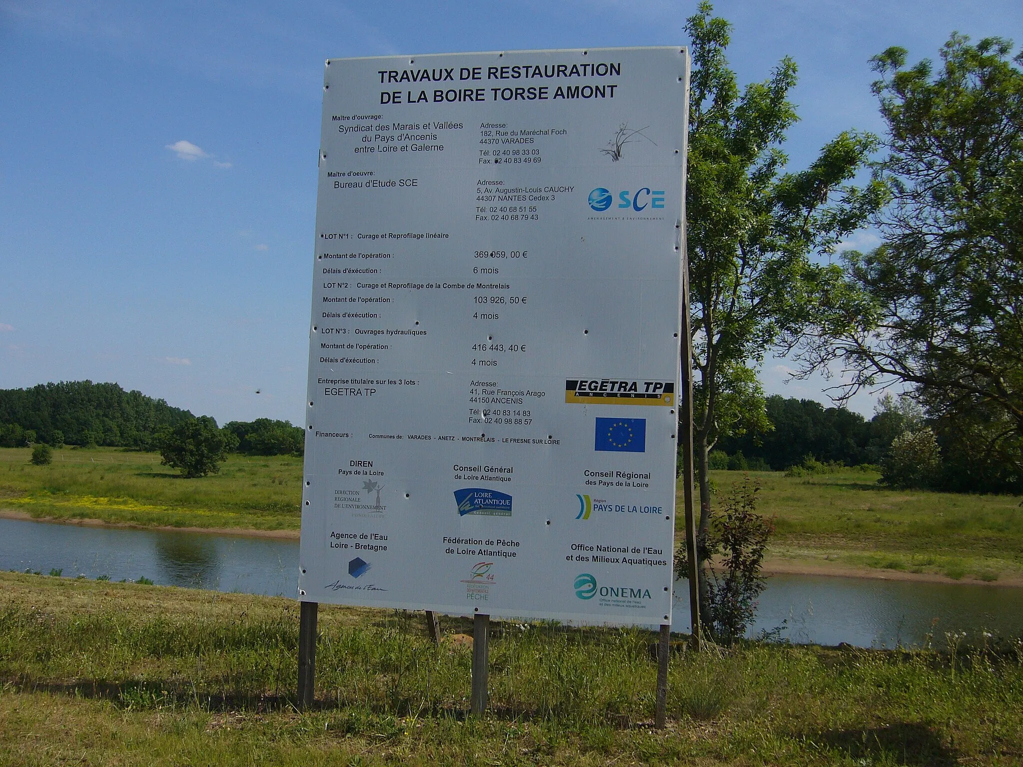 Photo showing: Travaux de restauration de la boire Torse, ancien bras de la Loire, entre Montrelais et Varades.