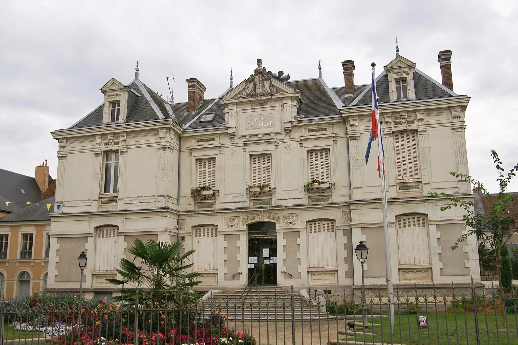Photo showing: L'hôtel de ville de Saint-Calais.
