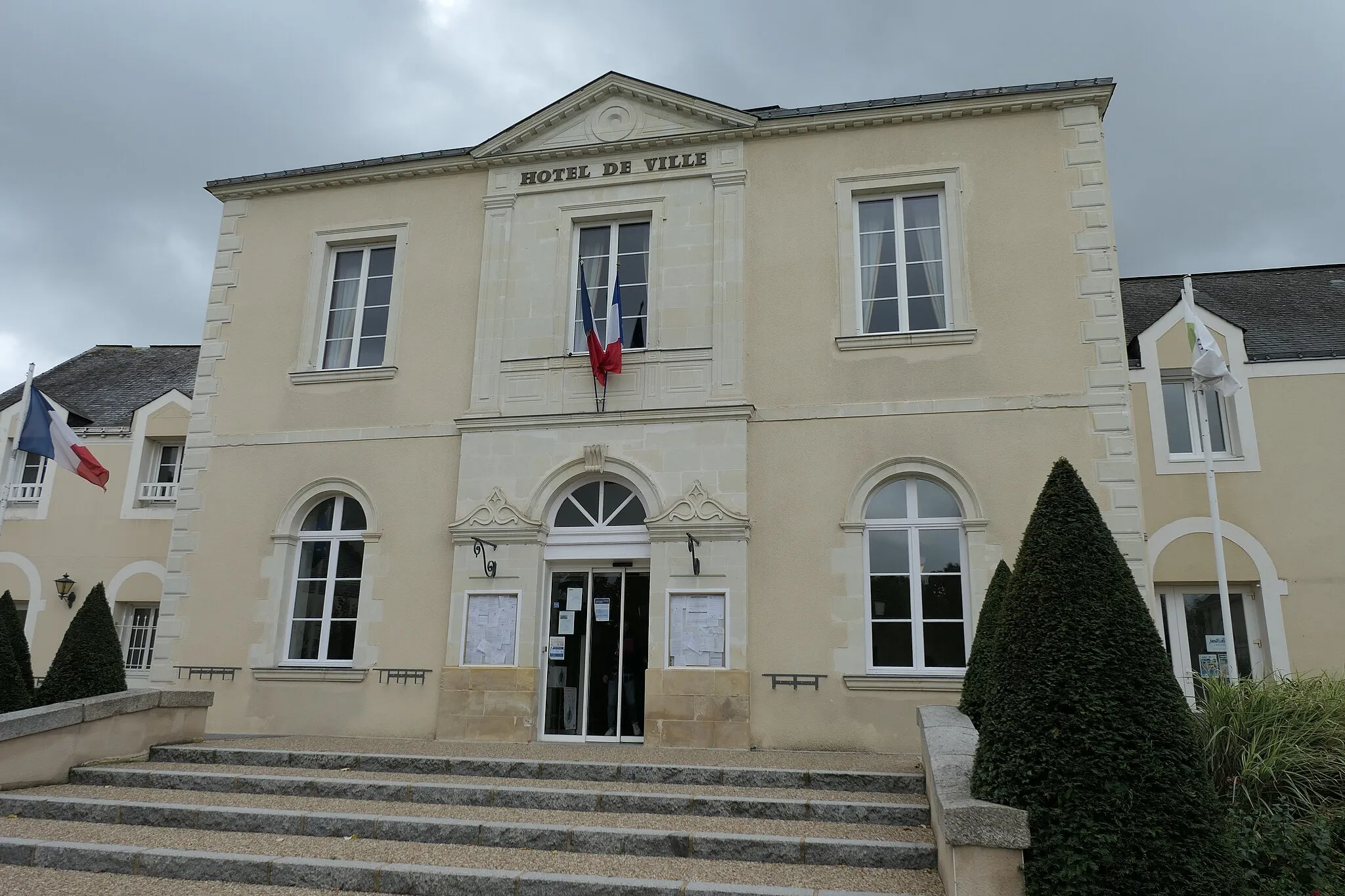 Photo showing: Town hall of Montsûrs (Mayenne, France)