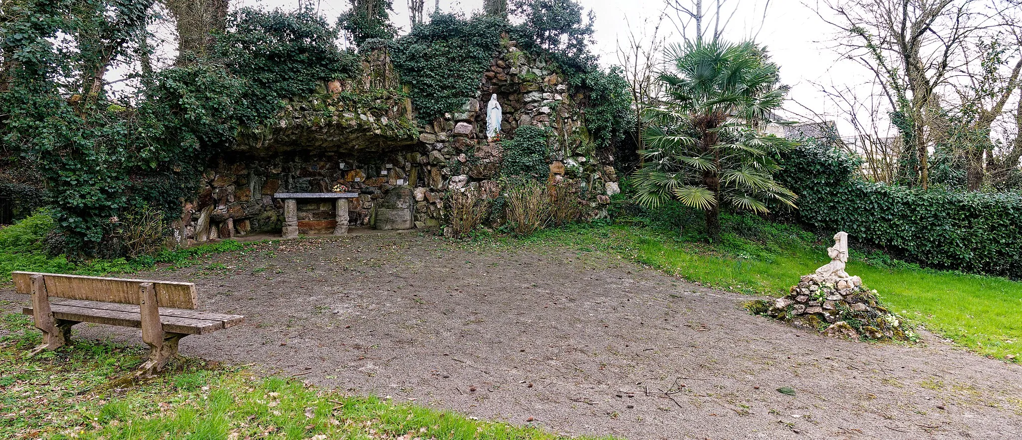 Photo showing: Réplique de la grotte de Lourdes située au lieu-dit Les Portes (Petit-Mars, Loire-Atlantique, Pays de la Loire, France)