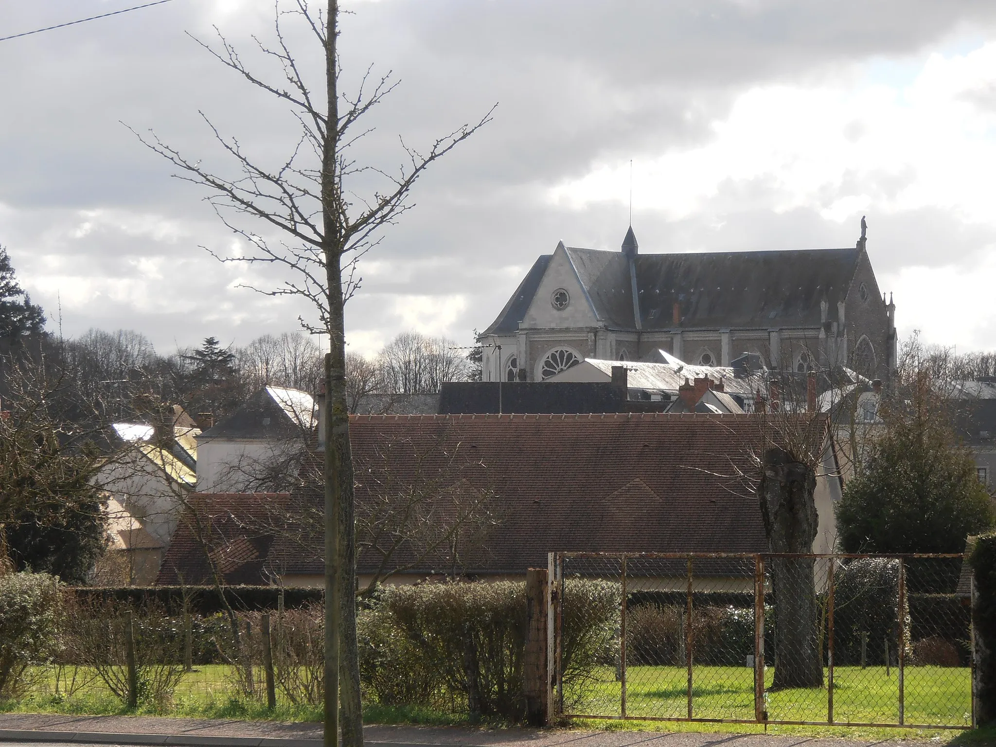 Photo showing: Vue sur Précigné avec la chapelle du centre médico-social Basile Moreau