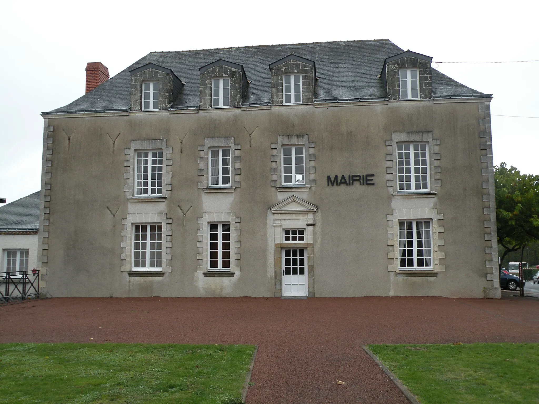 Photo showing: Town hall of Montbert.