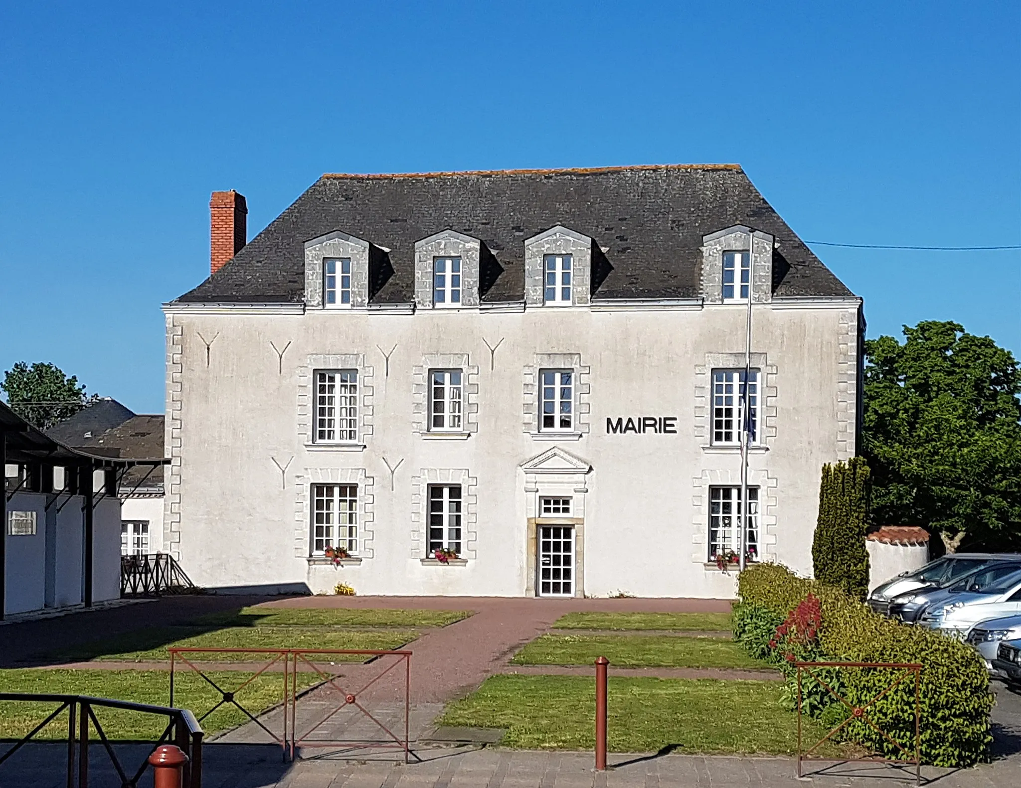 Photo showing: La mairie de Montbert.
