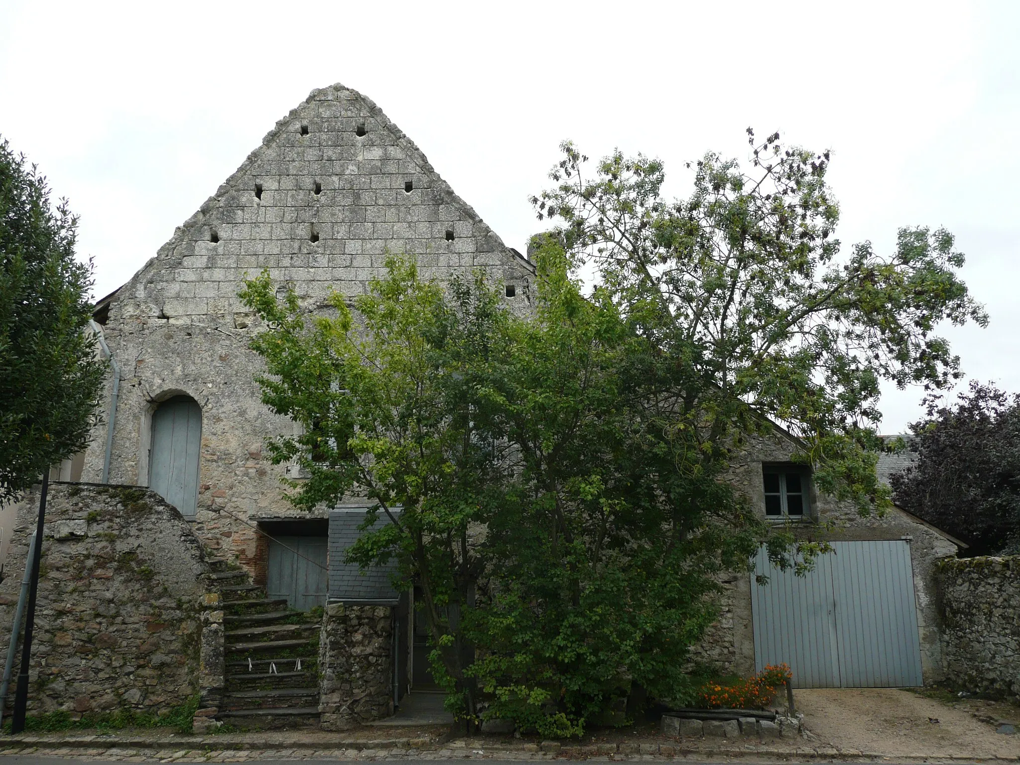 Photo showing: This building is inscrit au titre des monuments historiques de la France. It is indexed in the base Mérimée, a database of architectural heritage maintained by the French Ministry of Culture, under the reference PA00108989 .