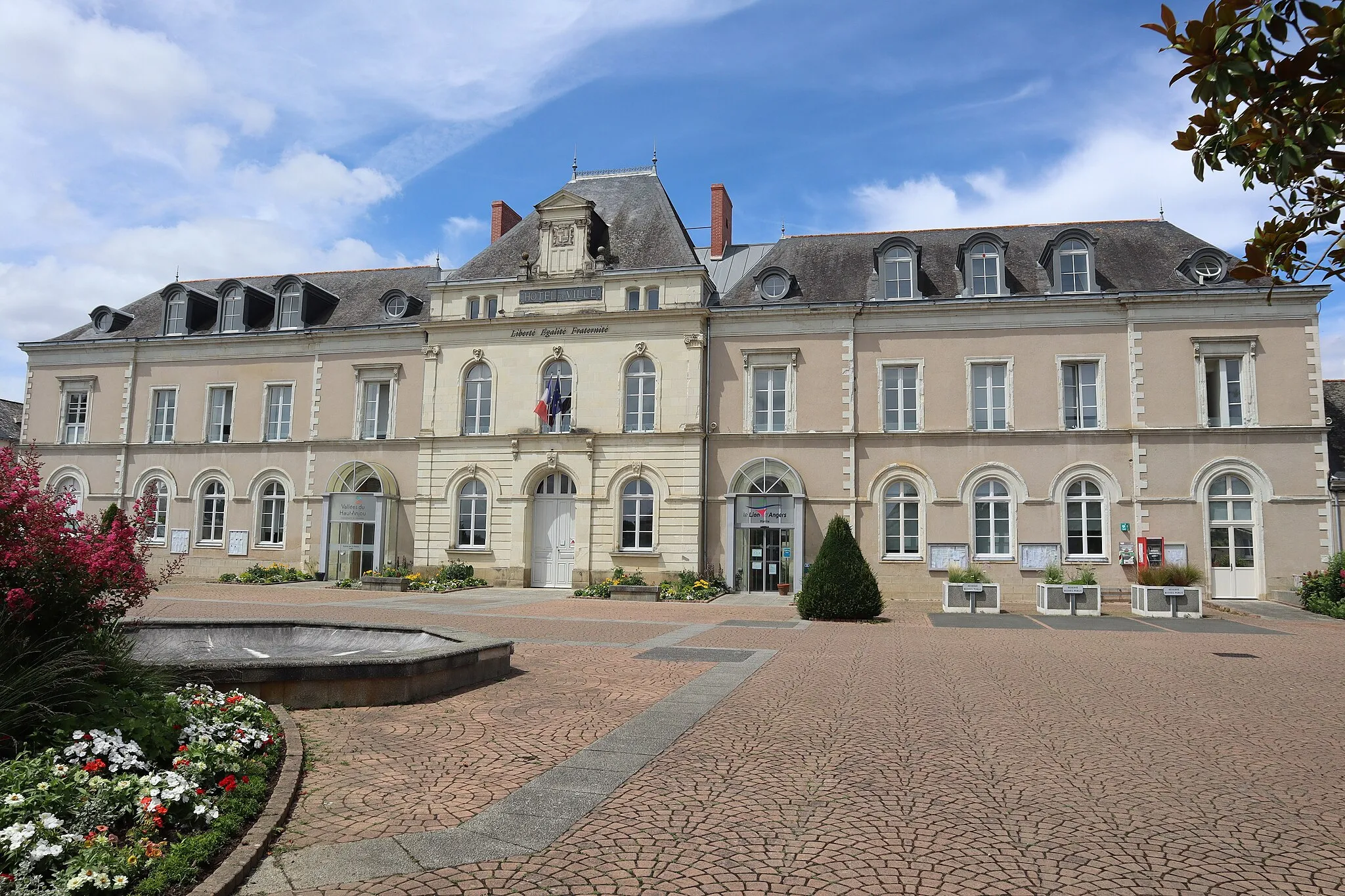 Photo showing: Hôtel-de-Ville du Lion d'Angers (49).