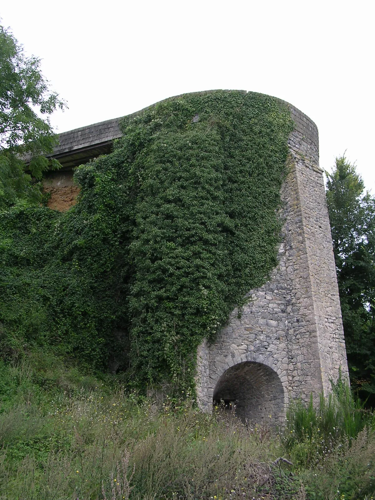 Photo showing: Four à chaux d'Argentré