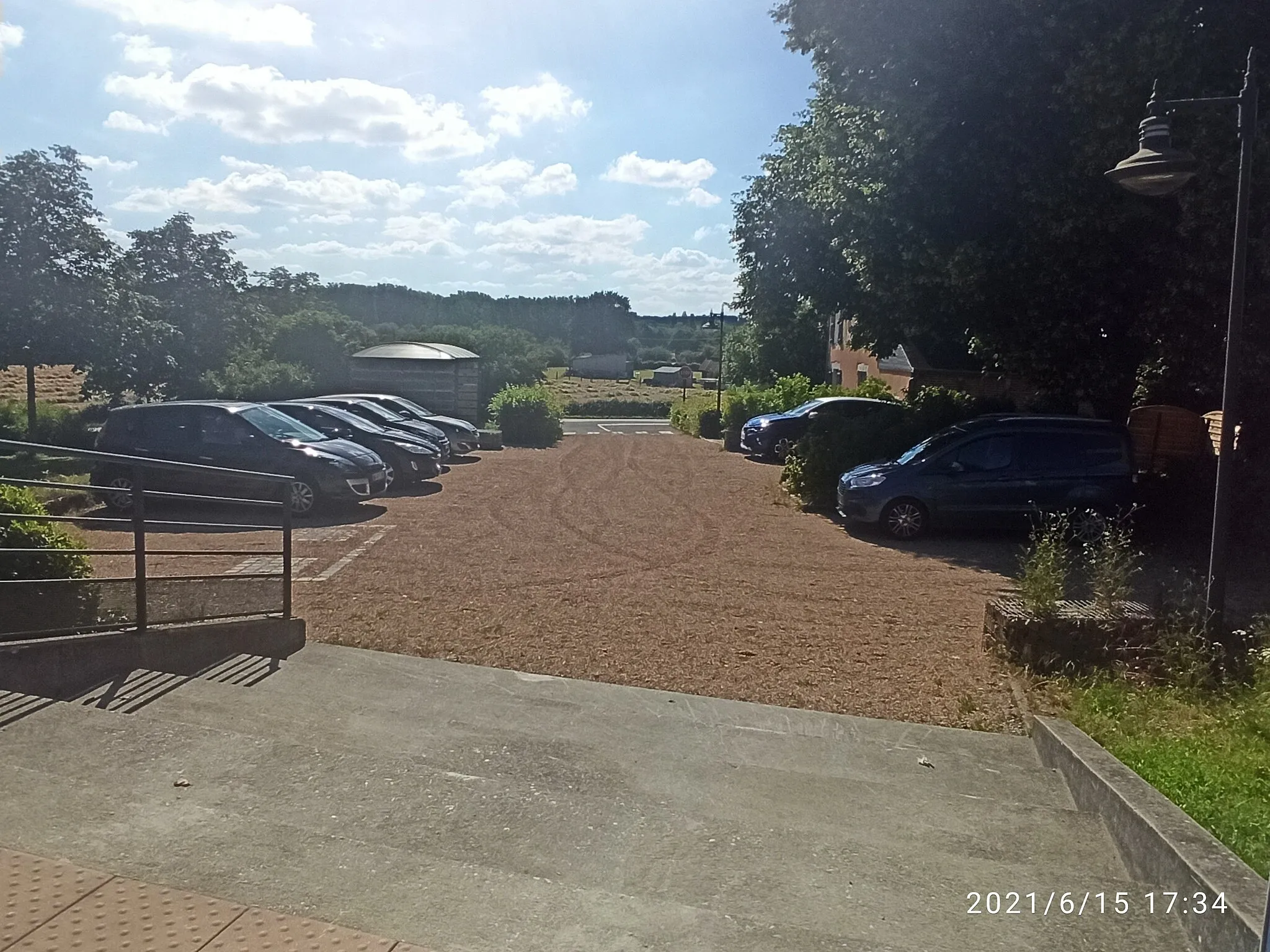 Photo showing: Vue d'ensemble du parking de la gare de Neuville-sur-Sarthe