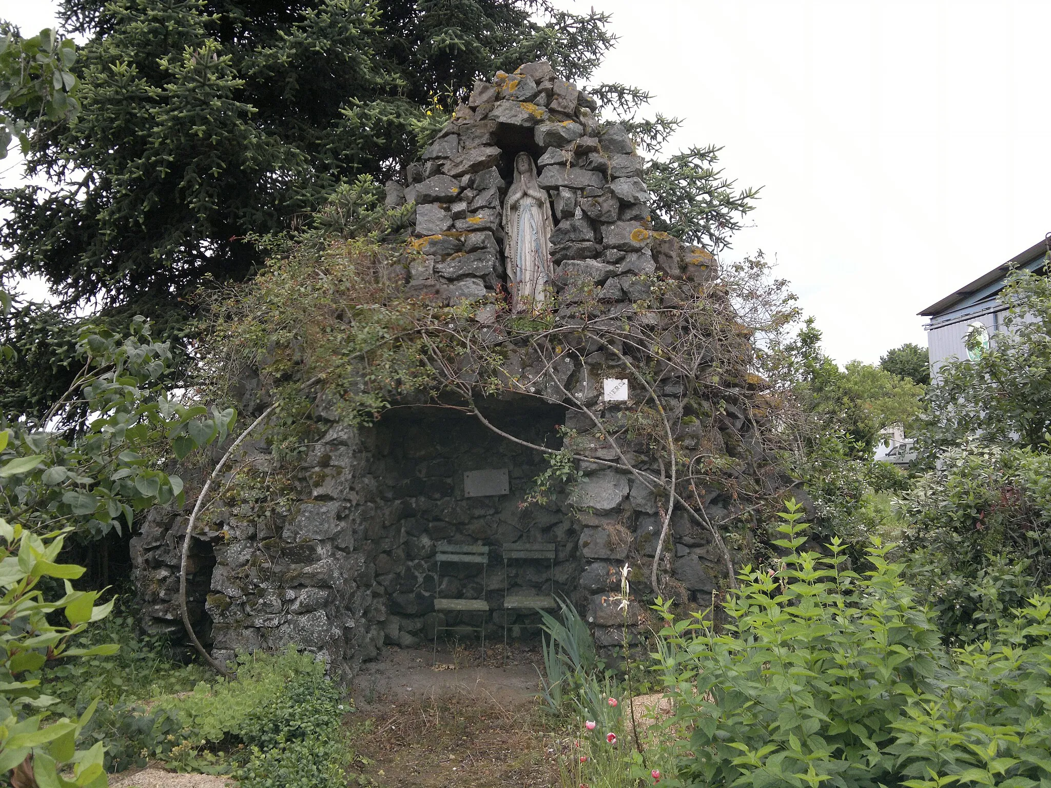 Photo showing: Réplique de la grotte de Lourdes, la Censie, Fr-49-Saint-André-de-la-Marche.