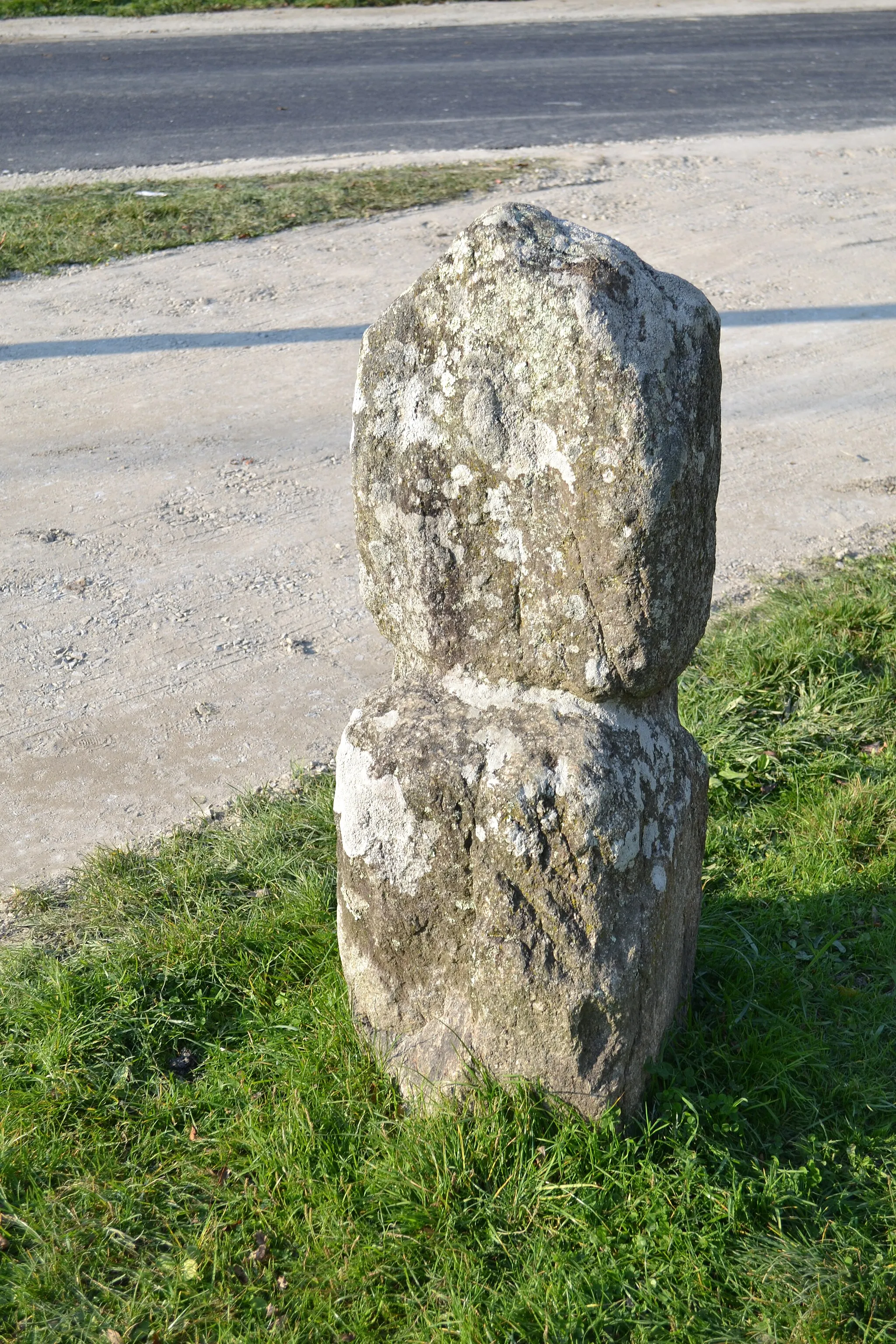 Photo showing: Menhir de Mazière, Prinquiau, Loire-Atlantique
