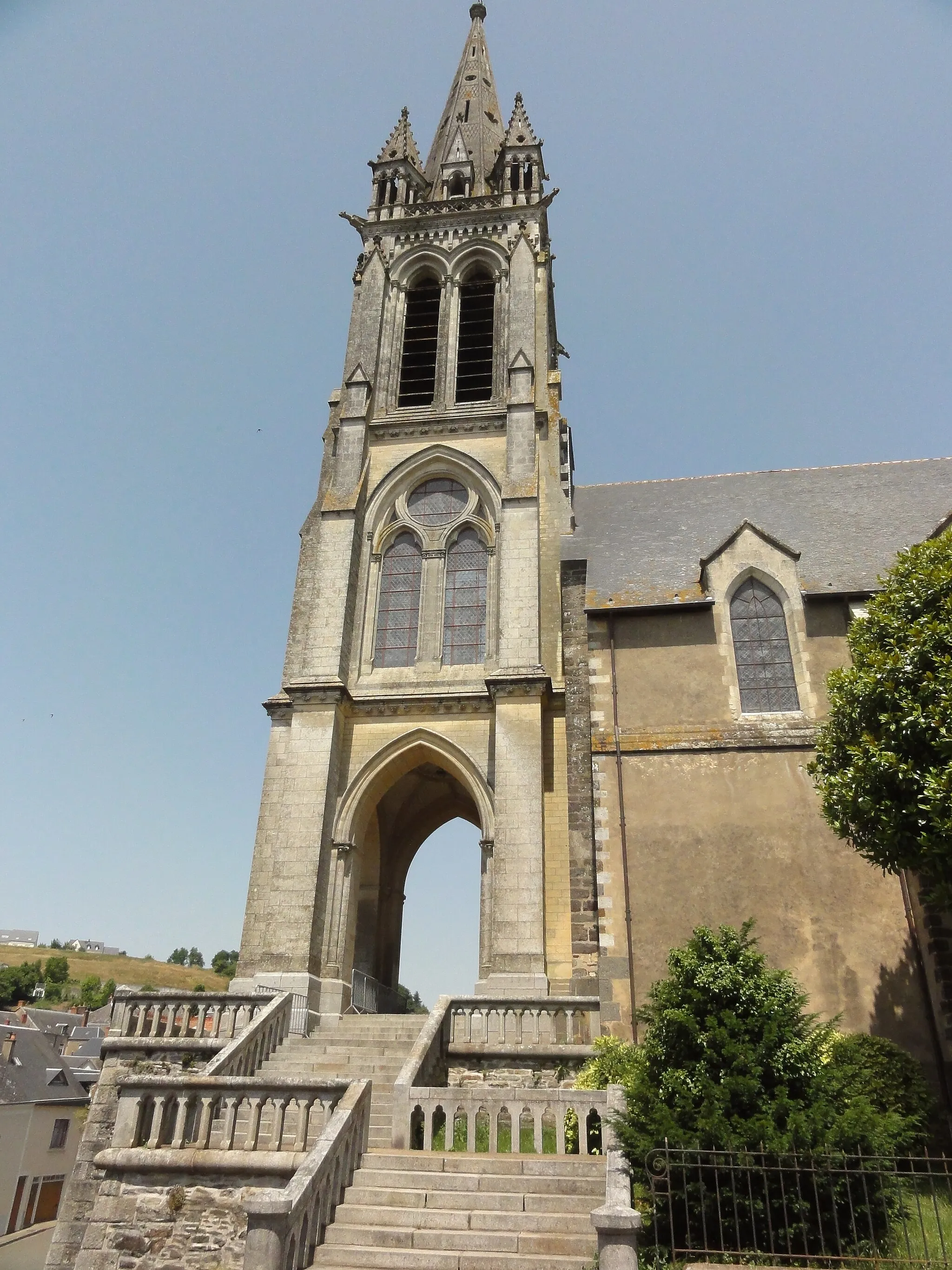 Photo showing: Sillé-le-Guillaume (Sarthe) église, extérieur