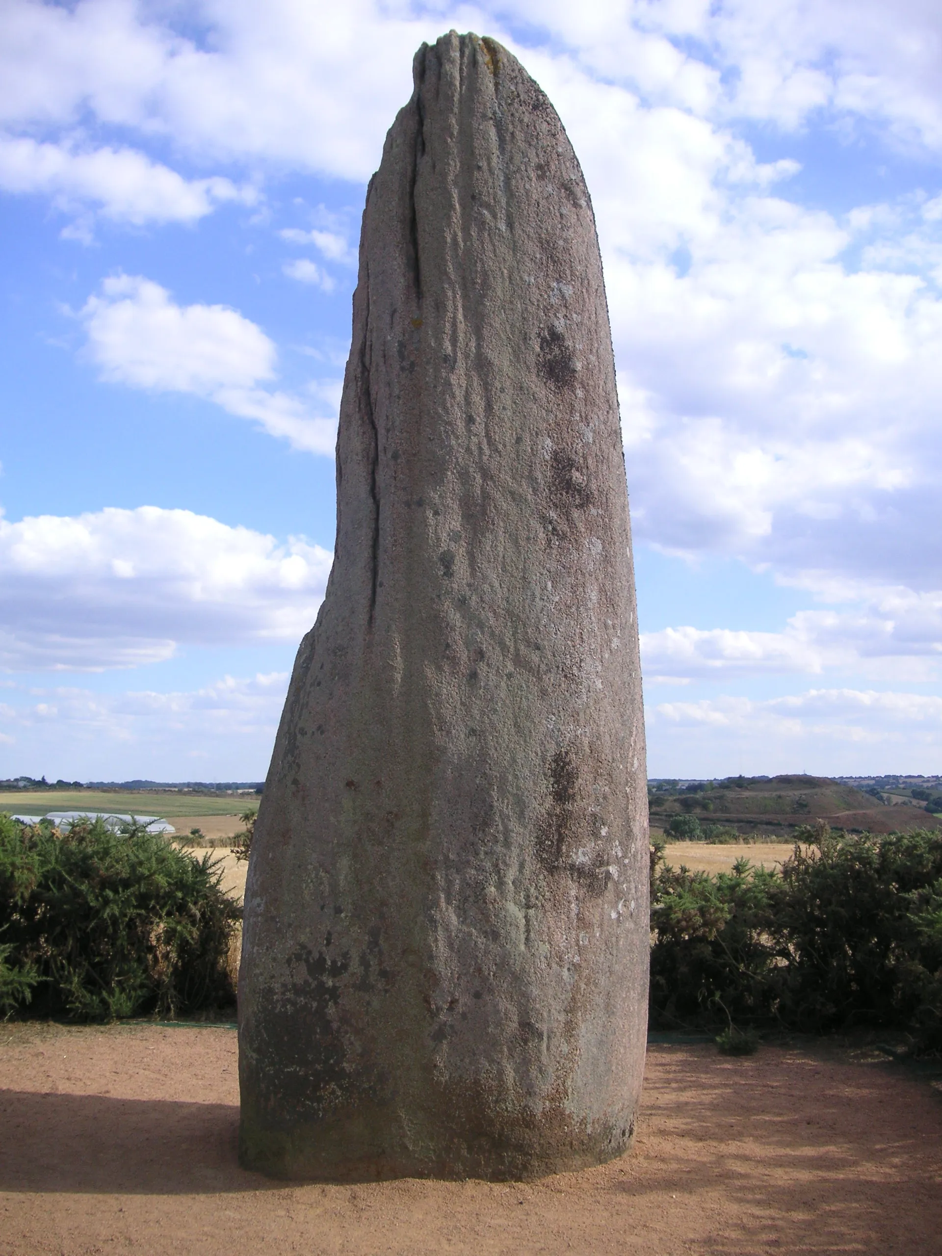 Photo showing: A photo of the Saint-Macaire-En-Mauges menhir "La Grande Pierre Levée", Pays de la Loire, France.