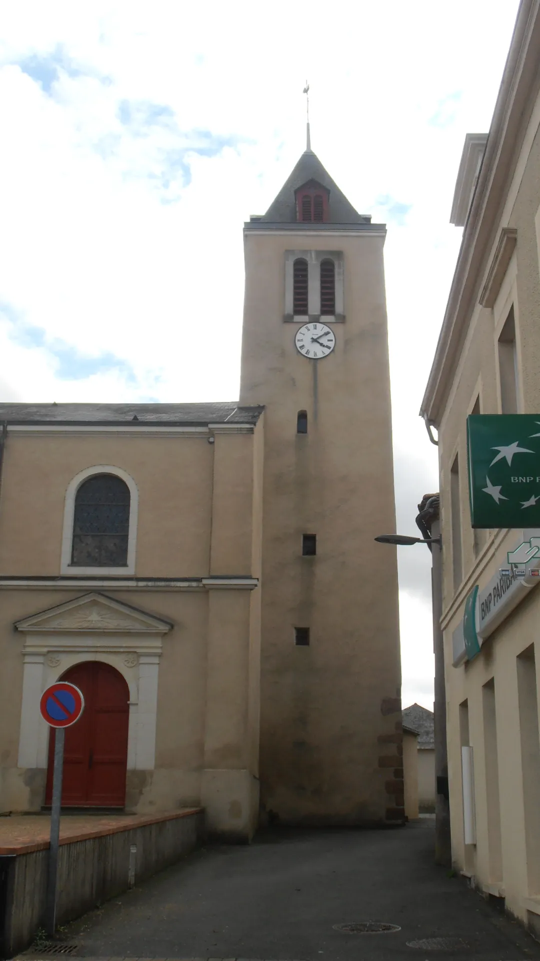 Photo showing: Le clocher de l'église de Saint-Pierre-Montlimart.